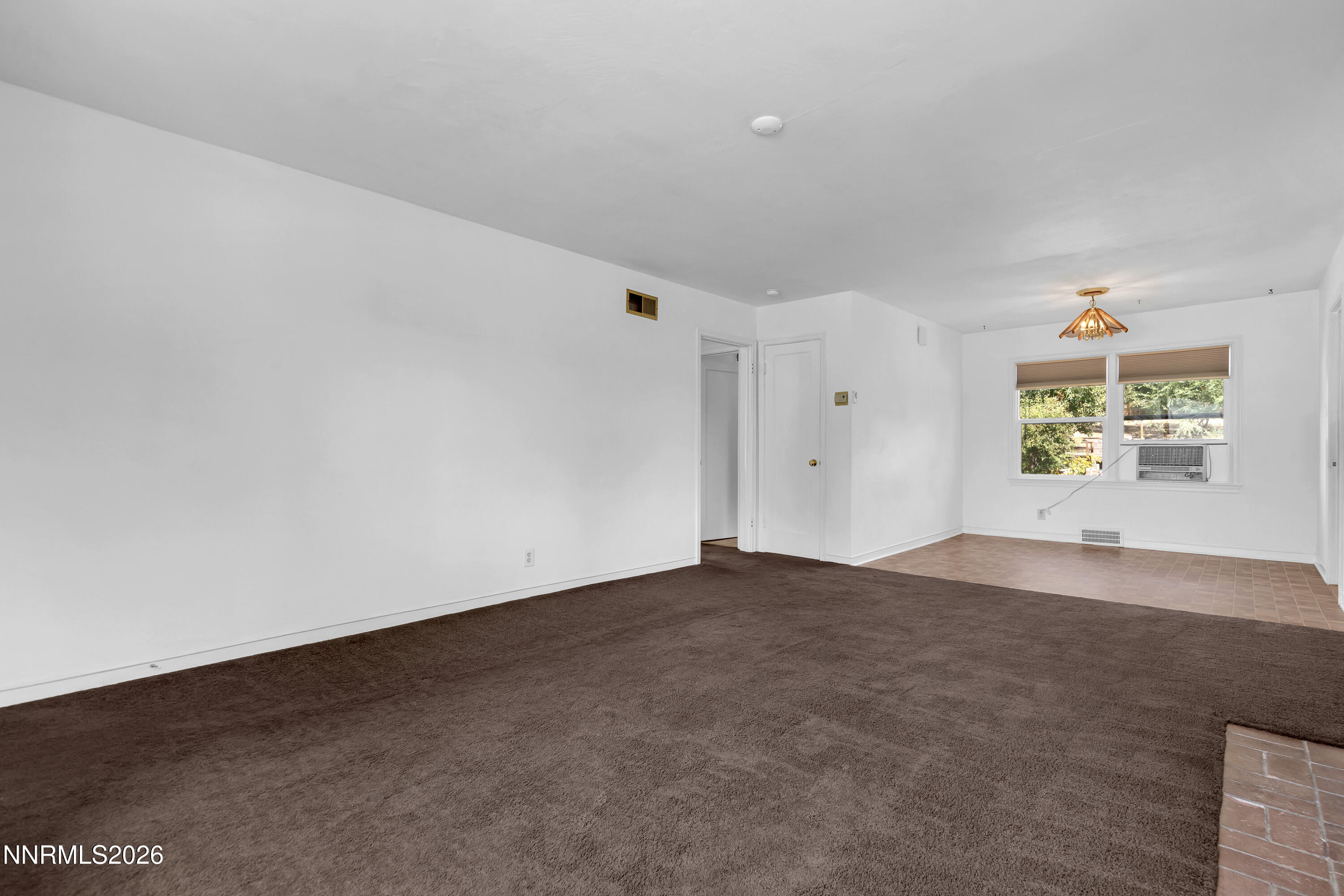 1075 University Terrace Property Photo 12