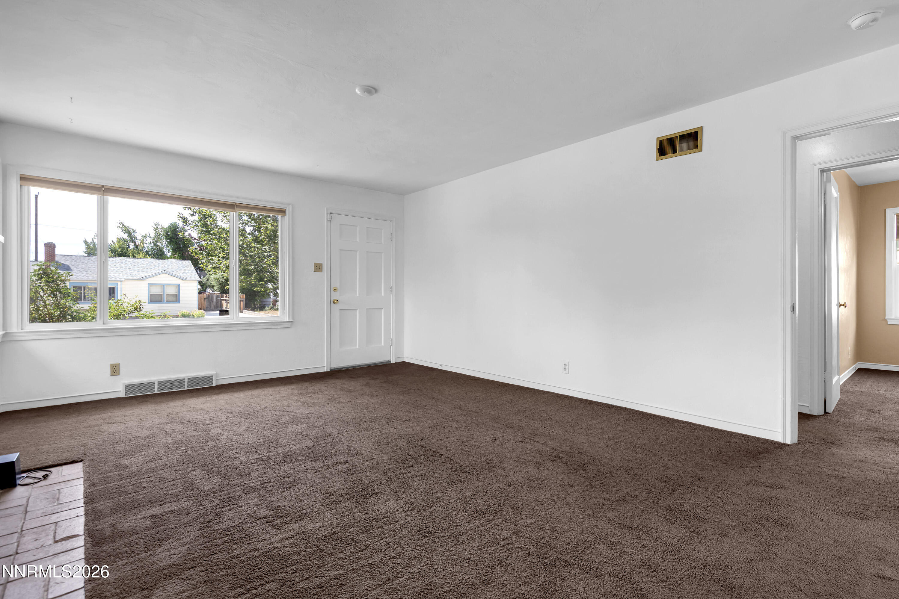 1075 University Terrace Property Photo 13