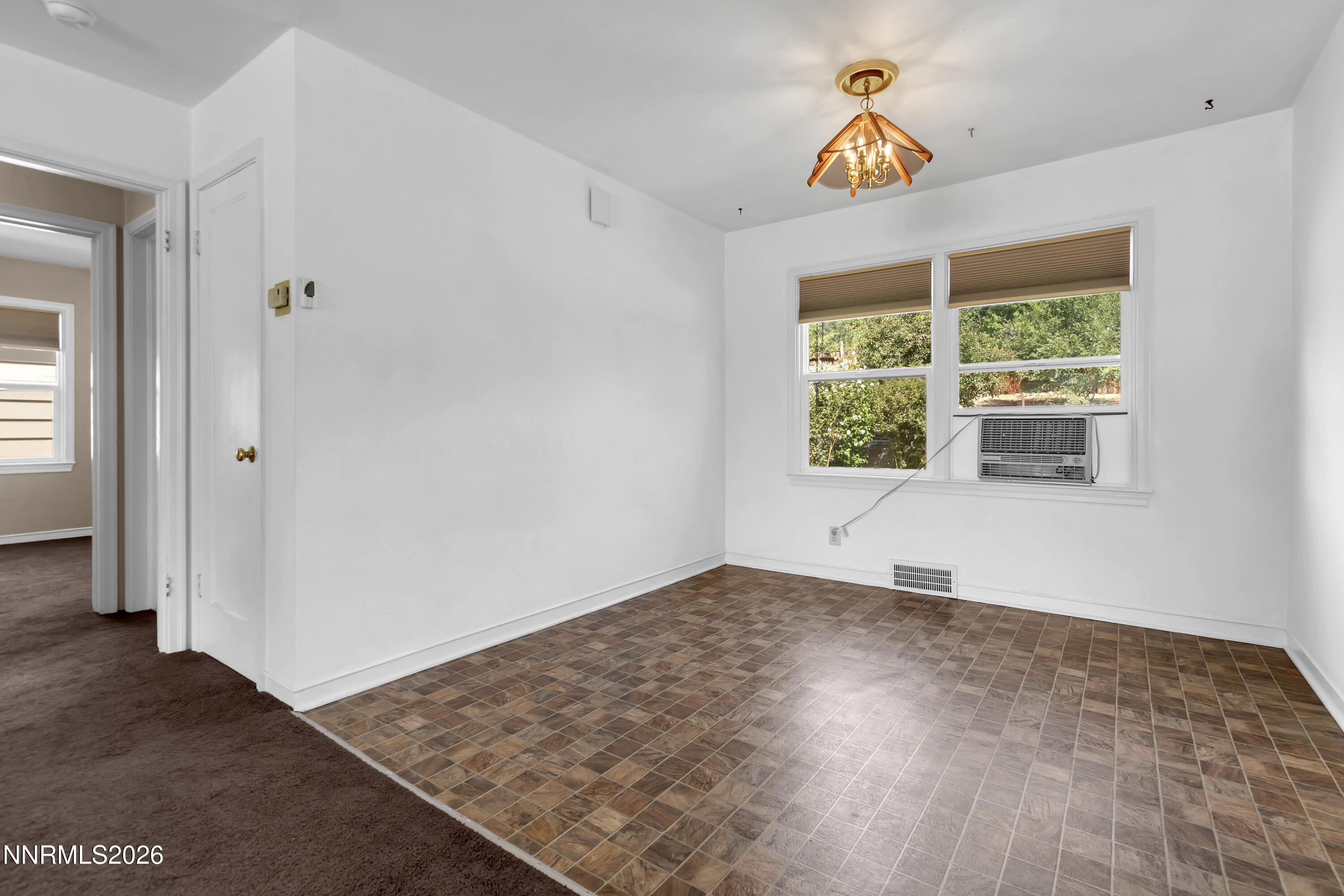 1075 University Terrace Property Photo 14
