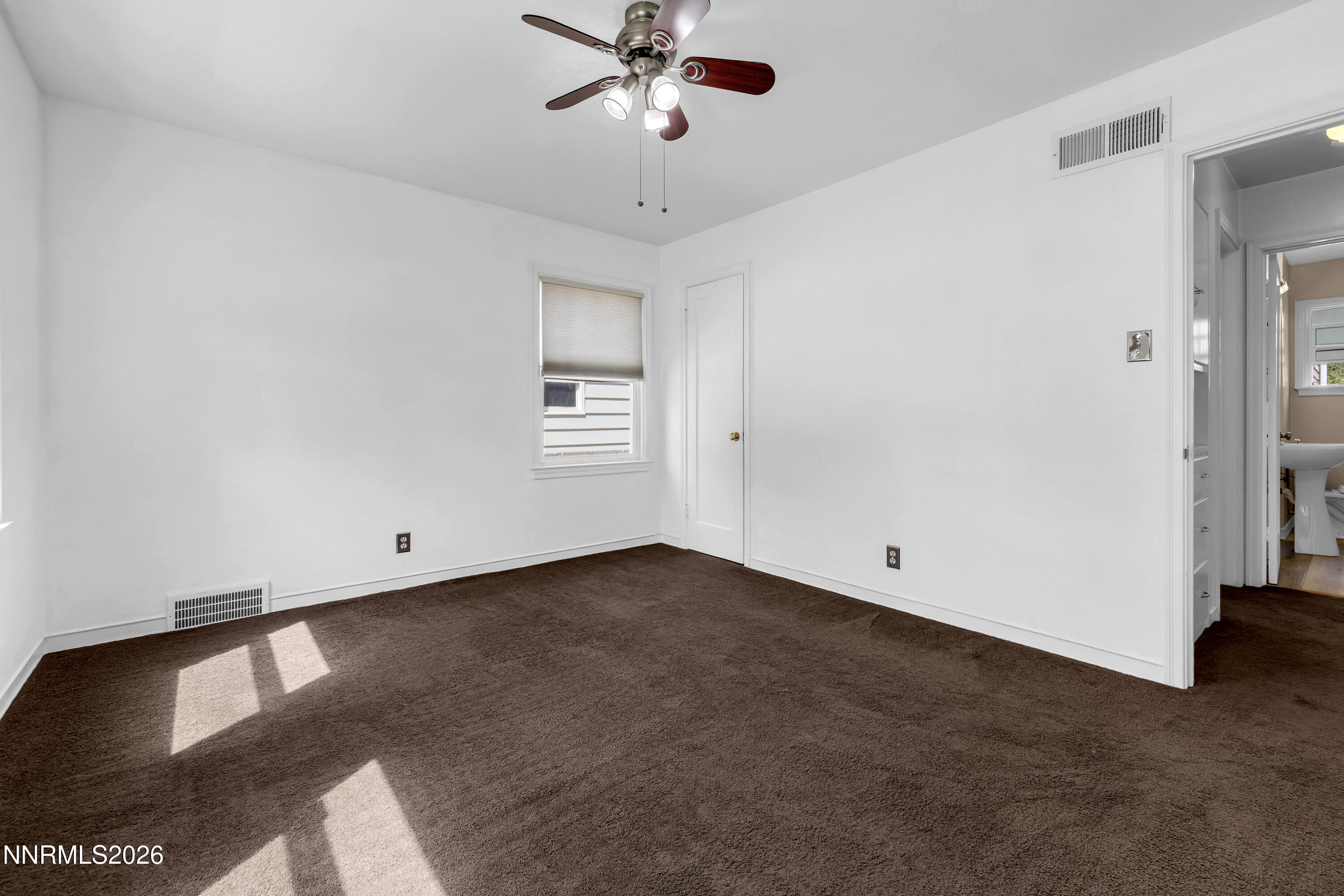 1075 University Terrace Property Photo 17