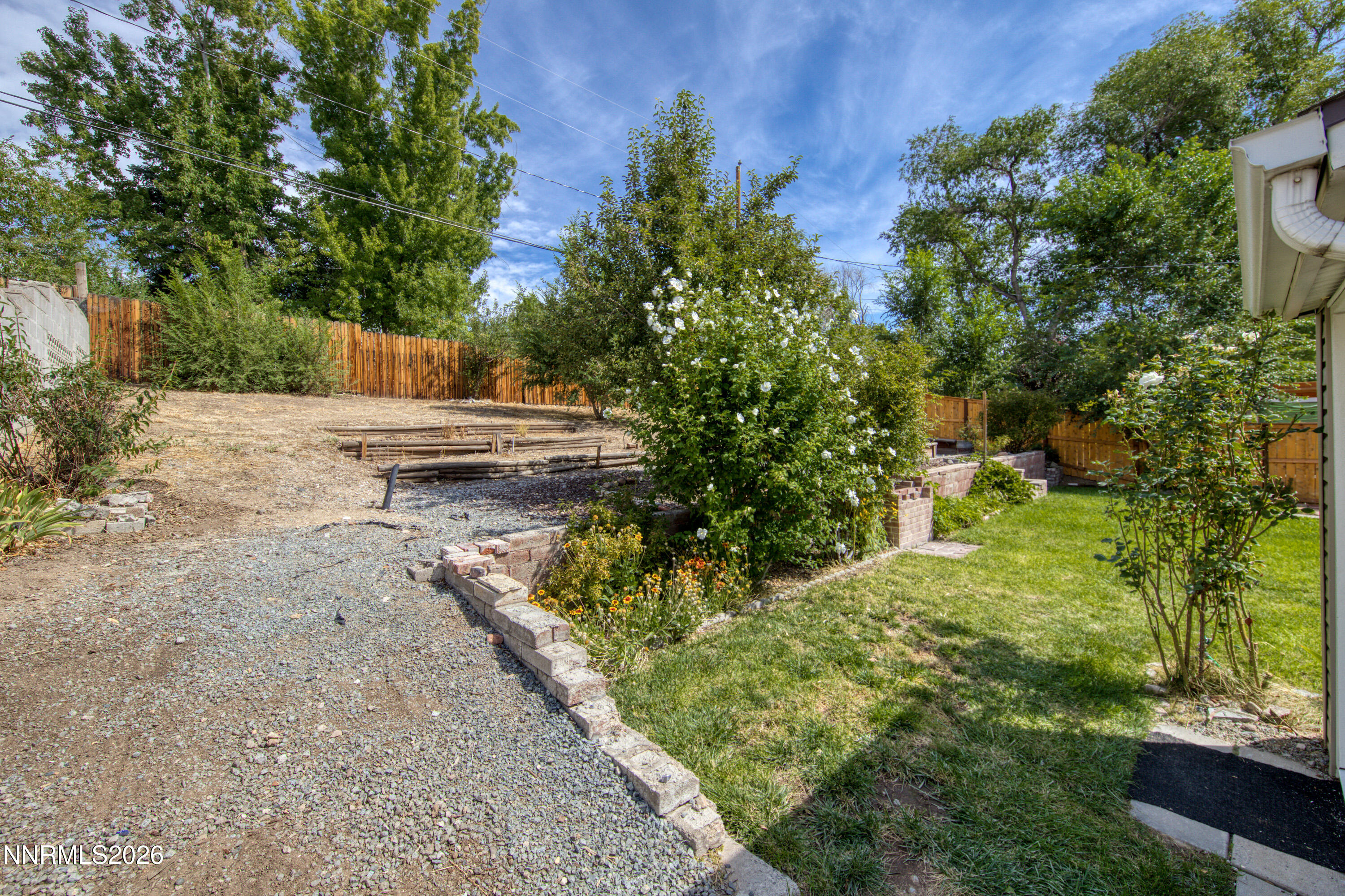 1075 University Terrace Property Photo 21