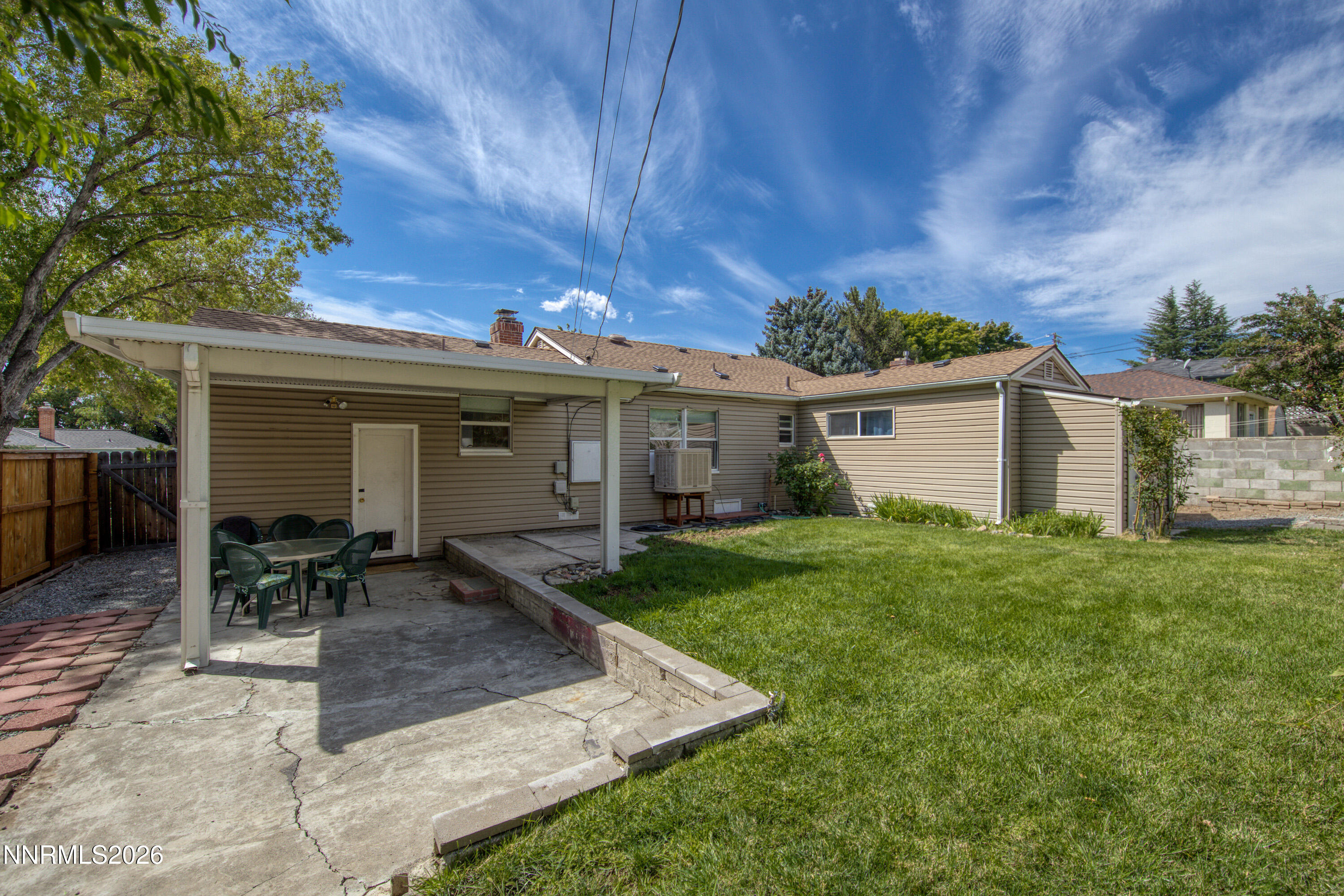 1075 University Terrace Property Photo 23