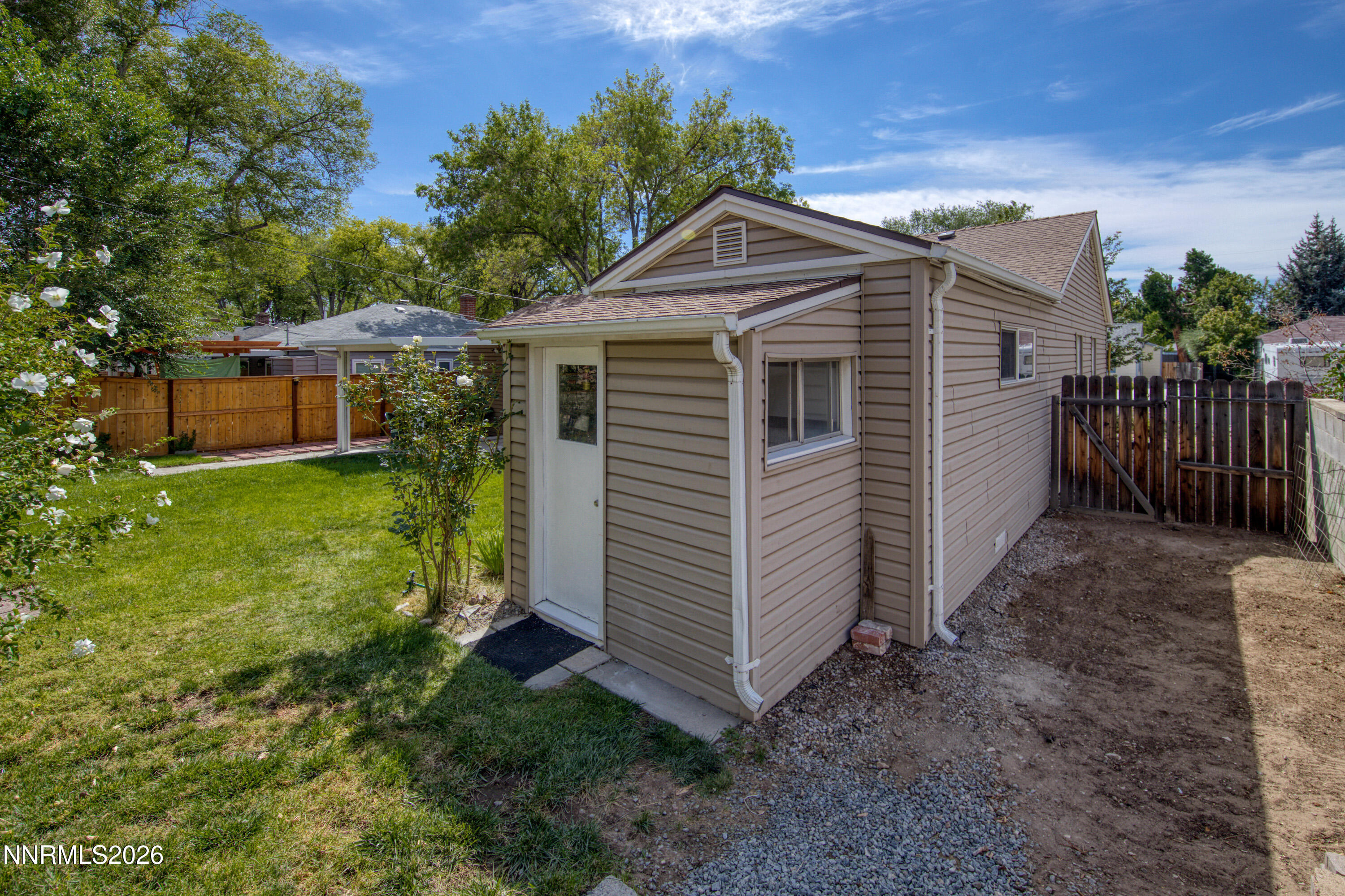 1075 University Terrace Property Photo 24