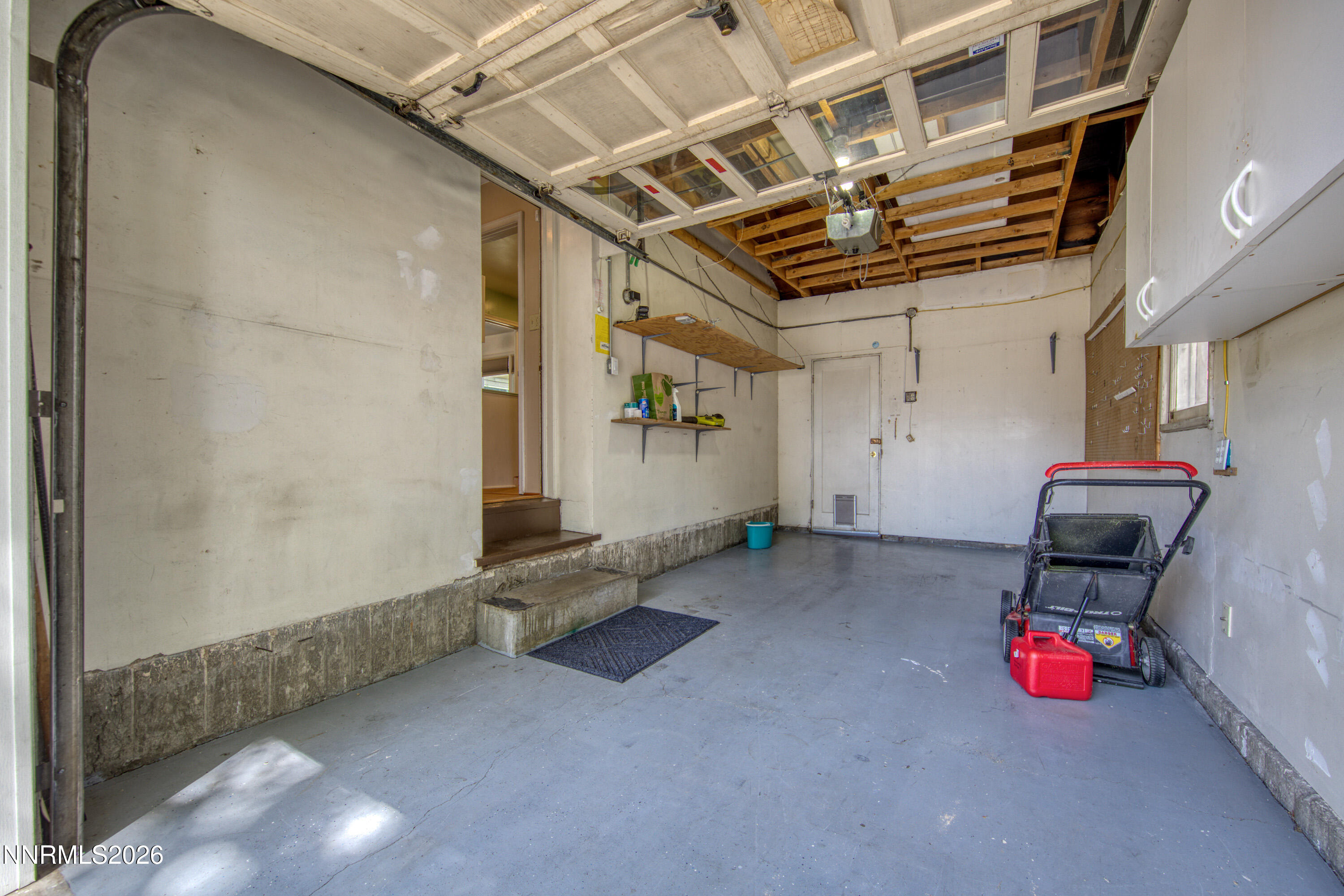 1075 University Terrace Property Photo 25