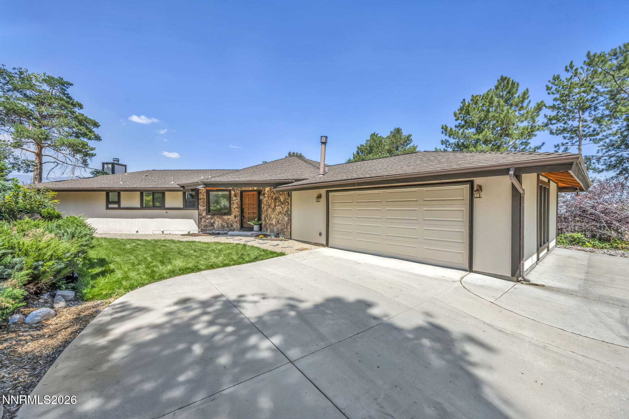 2045 Driscoll Drive Property Photo 2