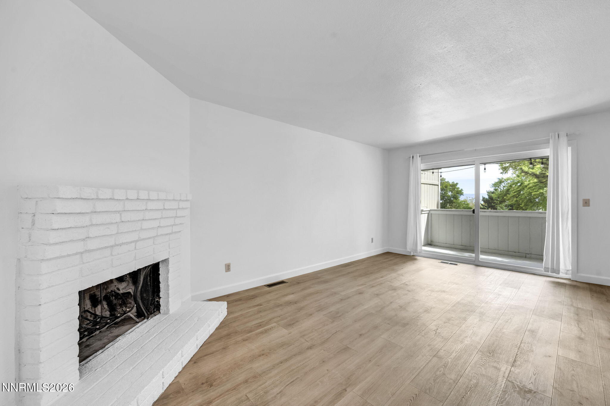 3575 Balboa Drive Property Photo 7