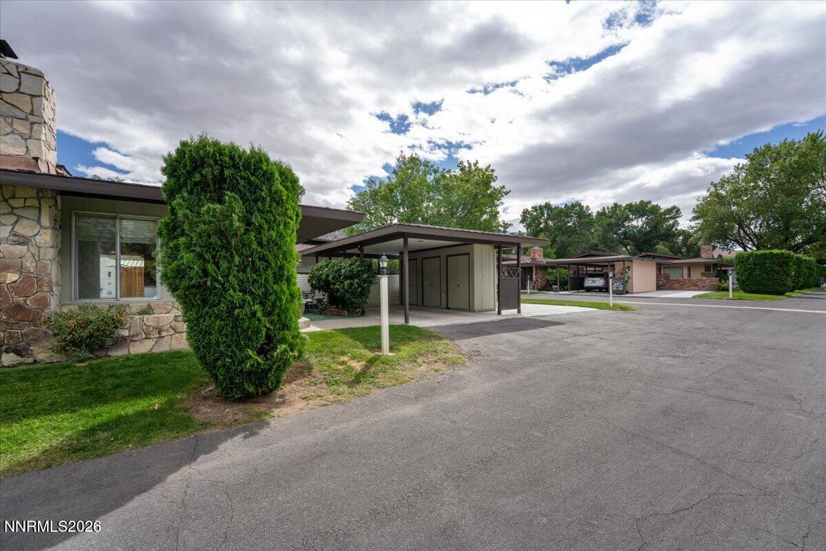 3453 E Hidden Valley Drive Property Photo 4