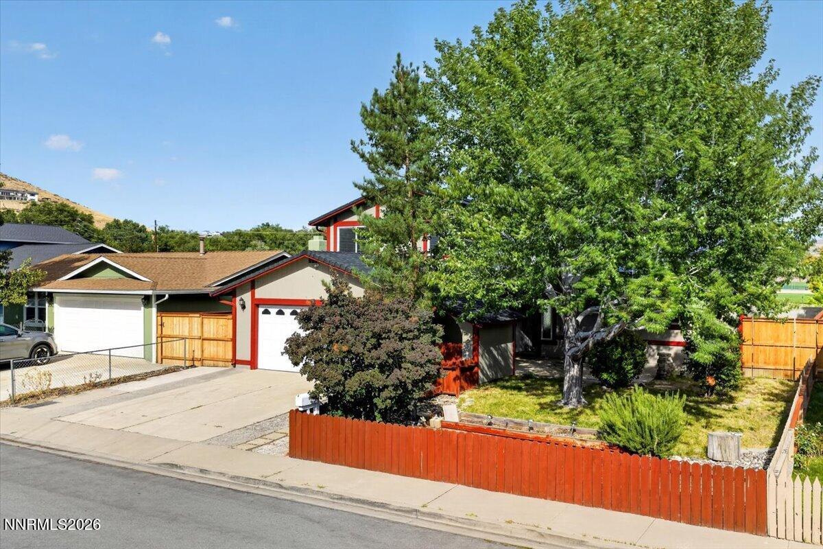 1903 Pinewood Drive Property Photo 3