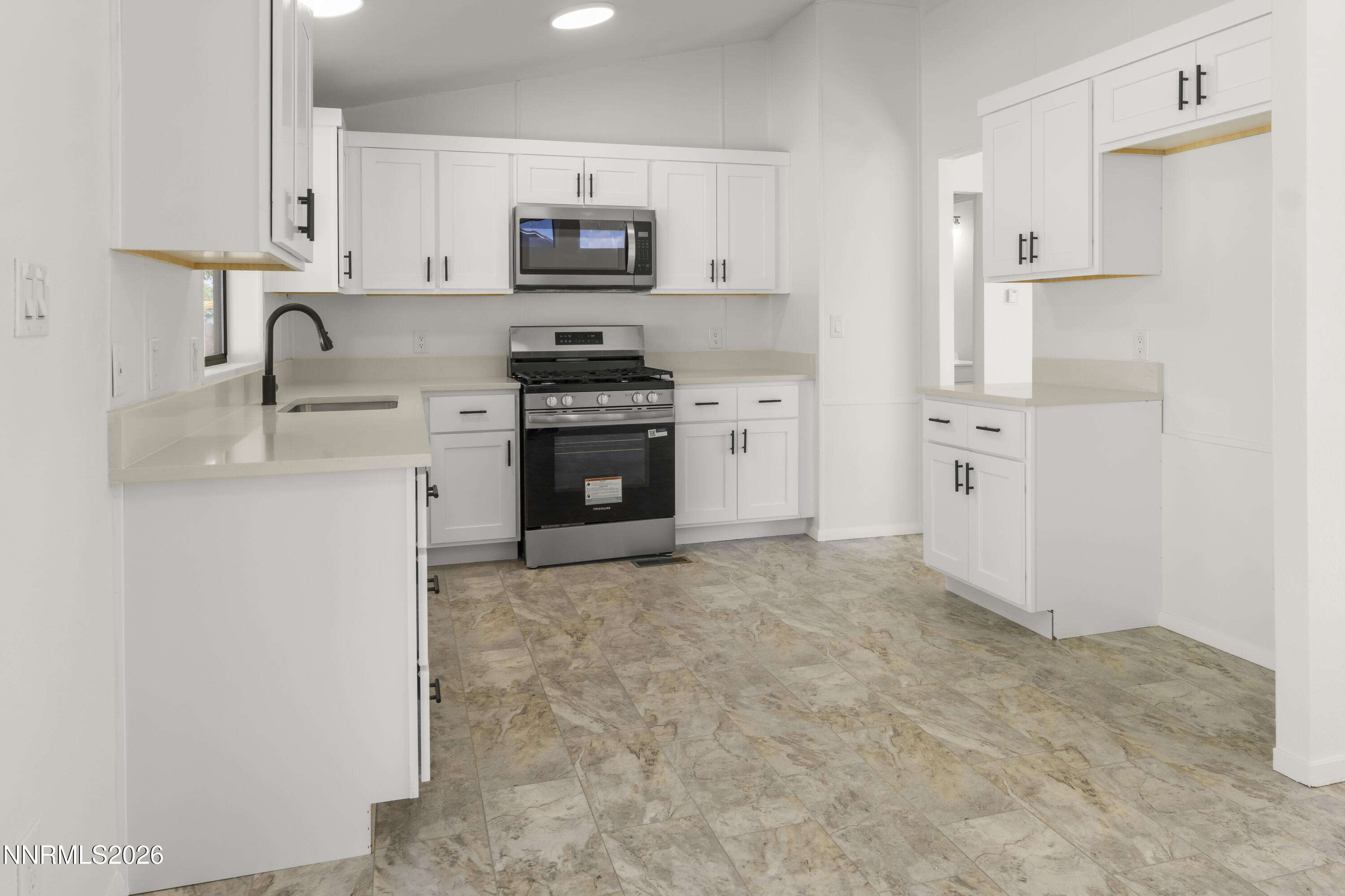 445 Mary Street Property Photo 6