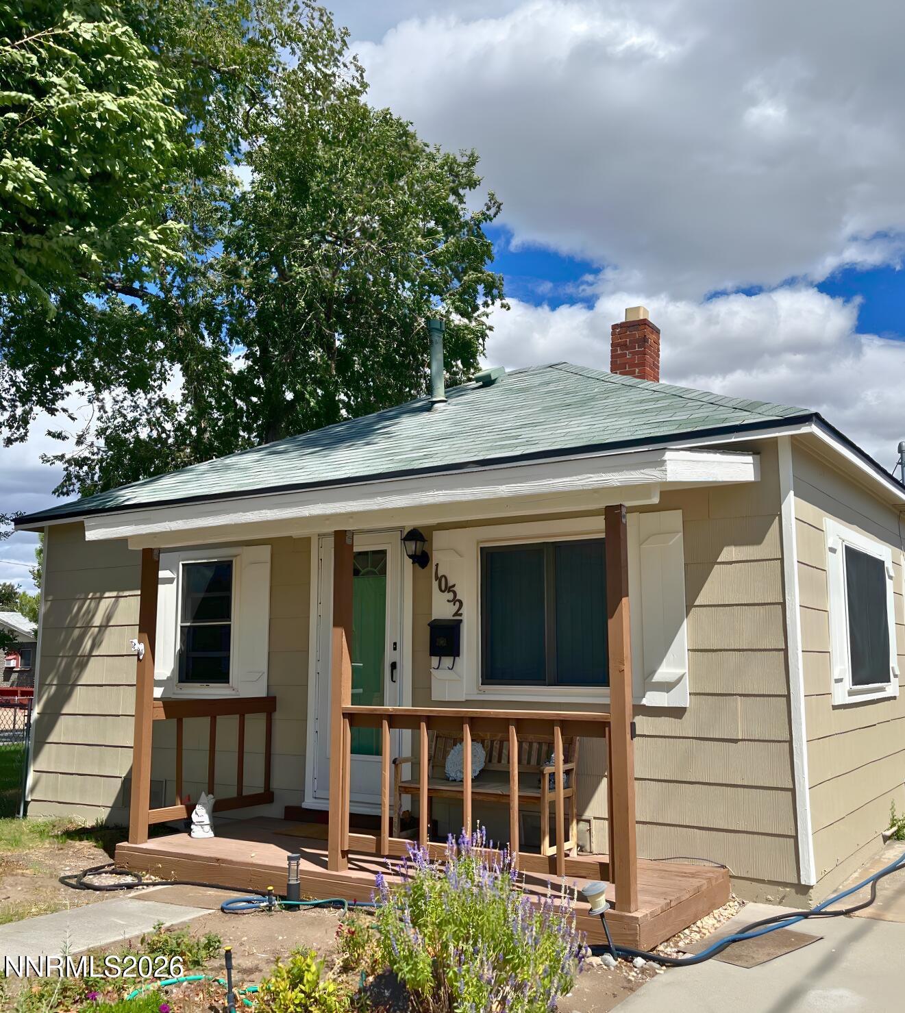 1052 20th Street Property Photo 1