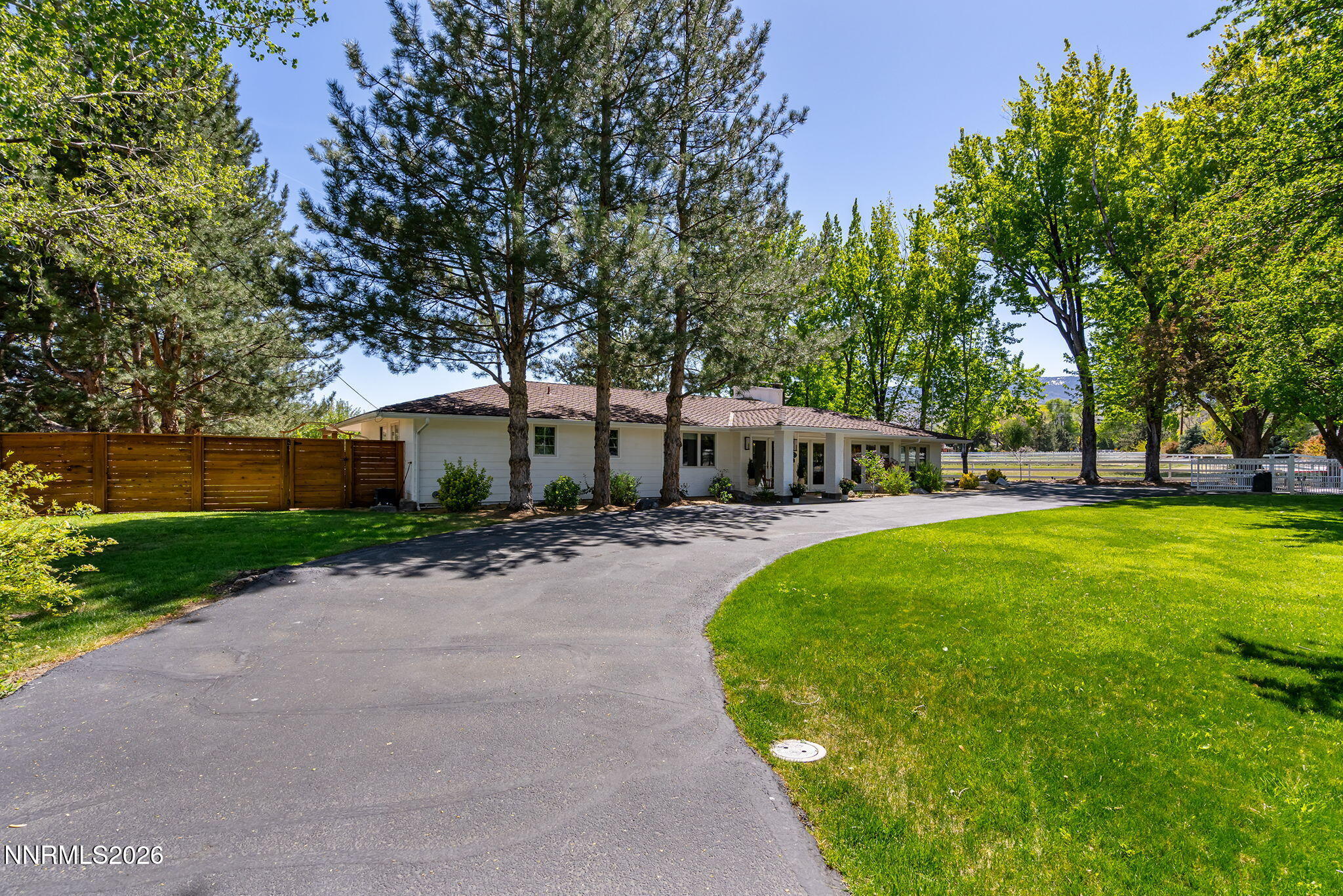 990 Del Monte Lane Property Photo 3
