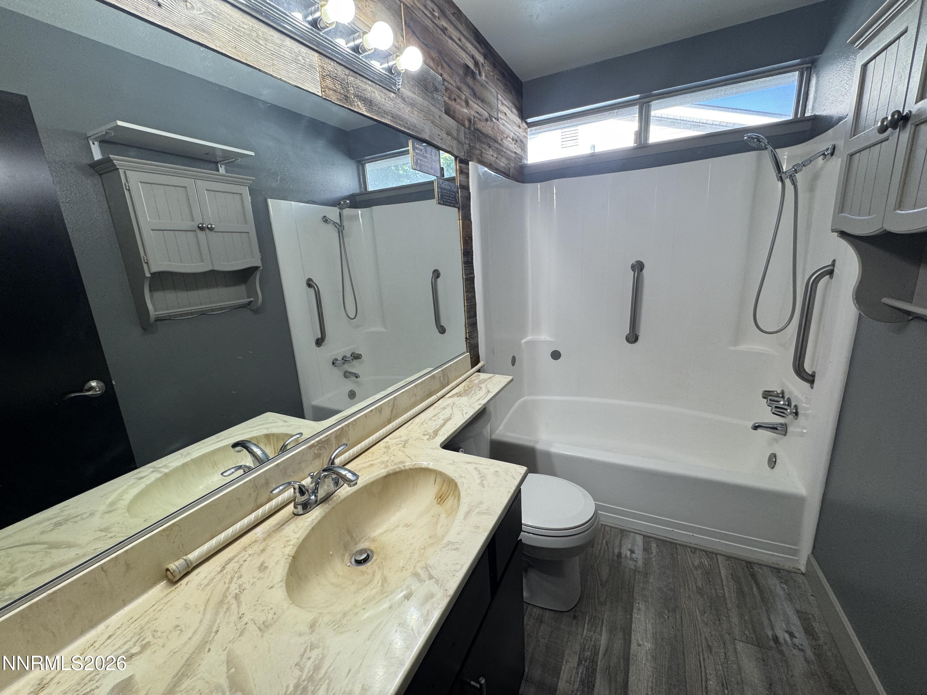 936 Glen Molly Drive Property Photo 15