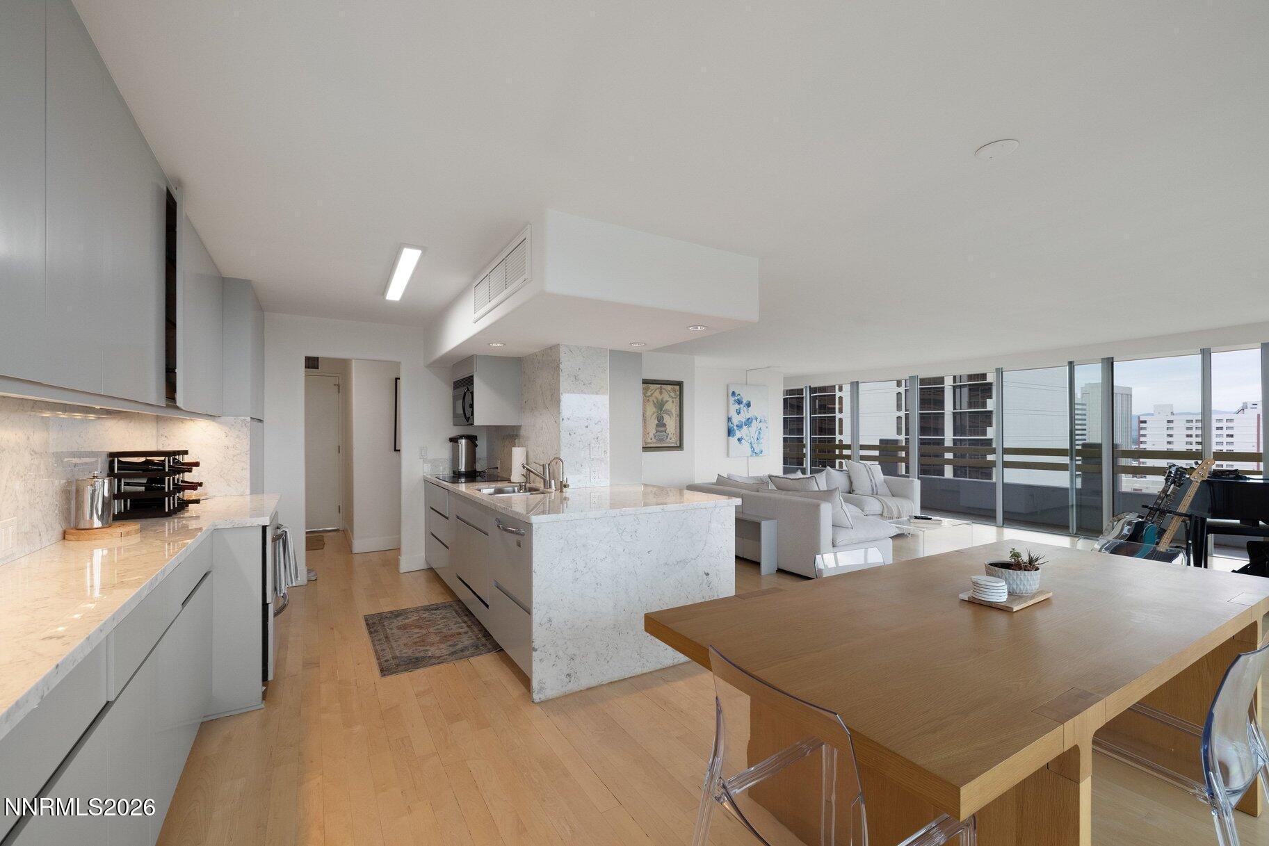 100 N Arlington Avenue Unit 14e Property Photo 6