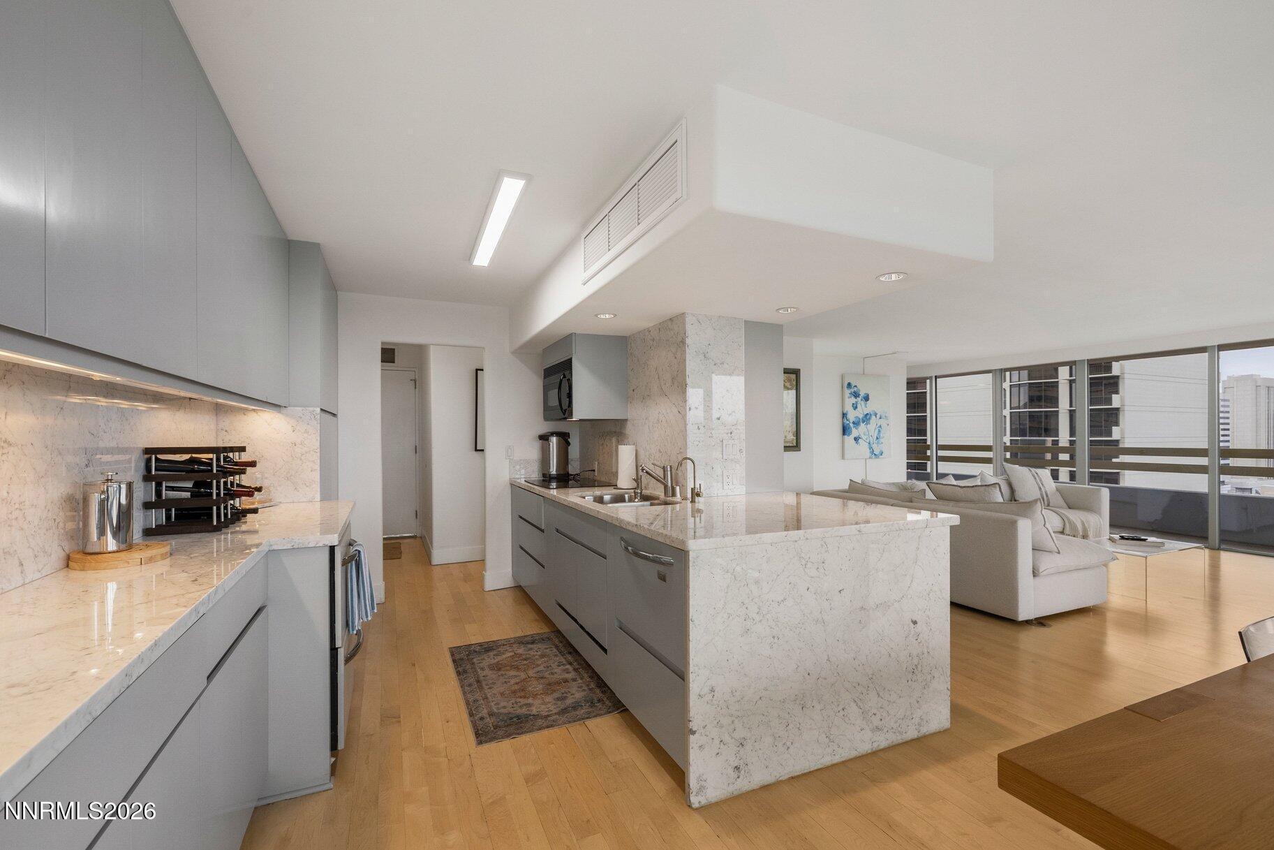 100 N Arlington Avenue Unit 14e Property Photo 15
