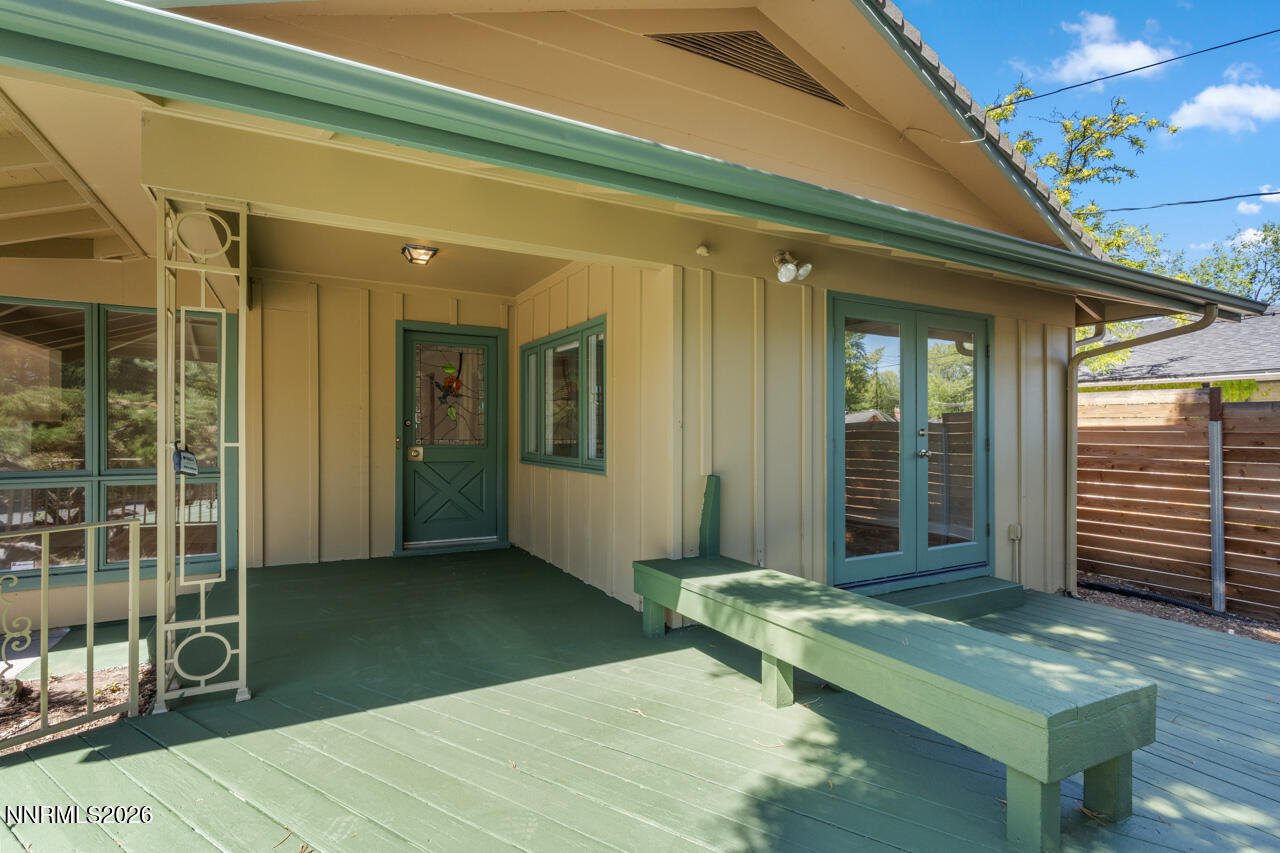 2325 Homestead Place Property Photo 5