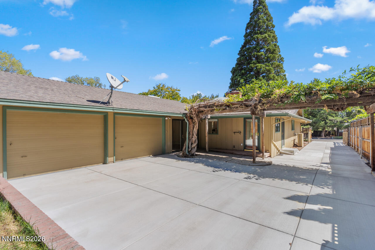 2325 Homestead Place Property Photo 16