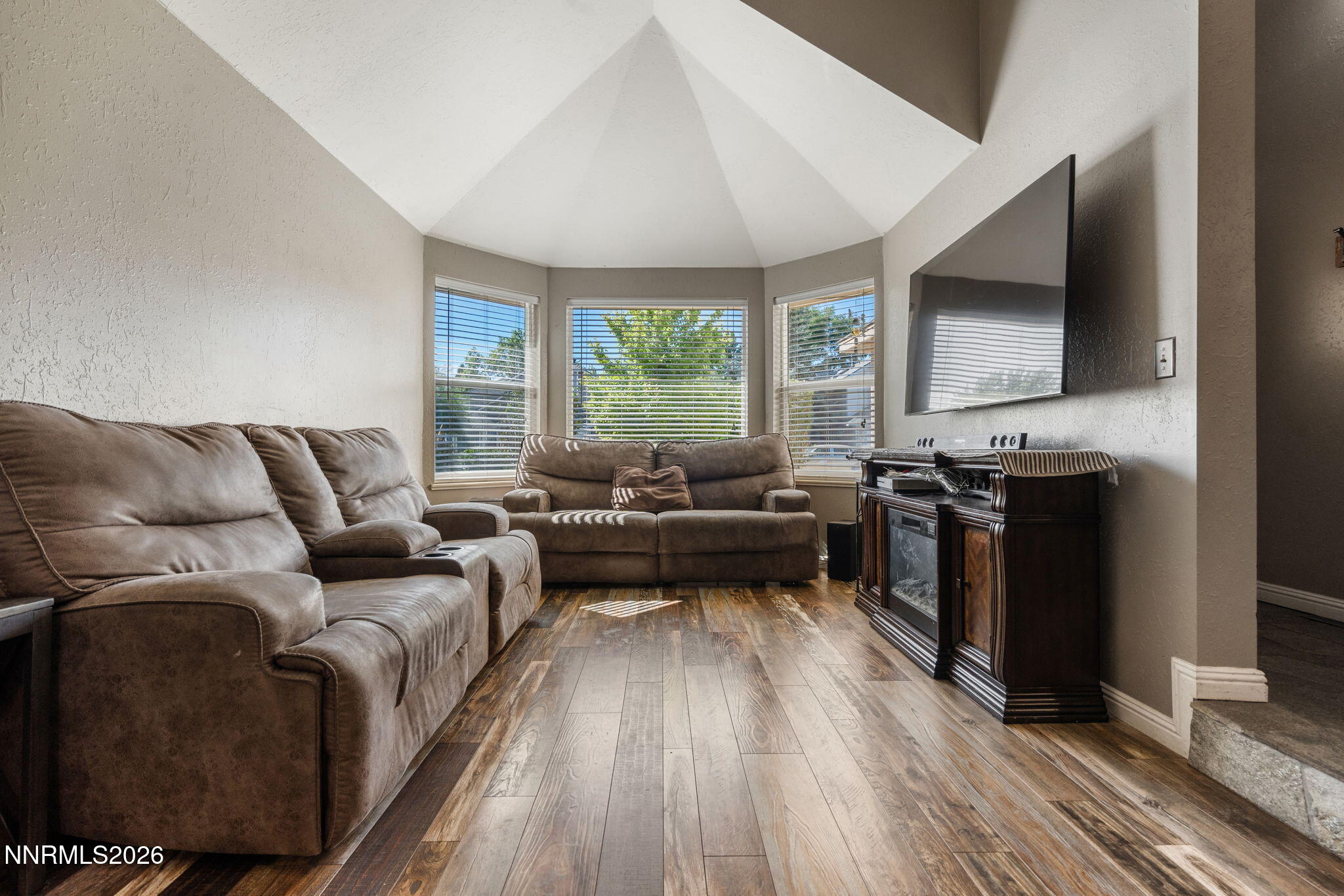 672 Armory Lane Property Photo 4