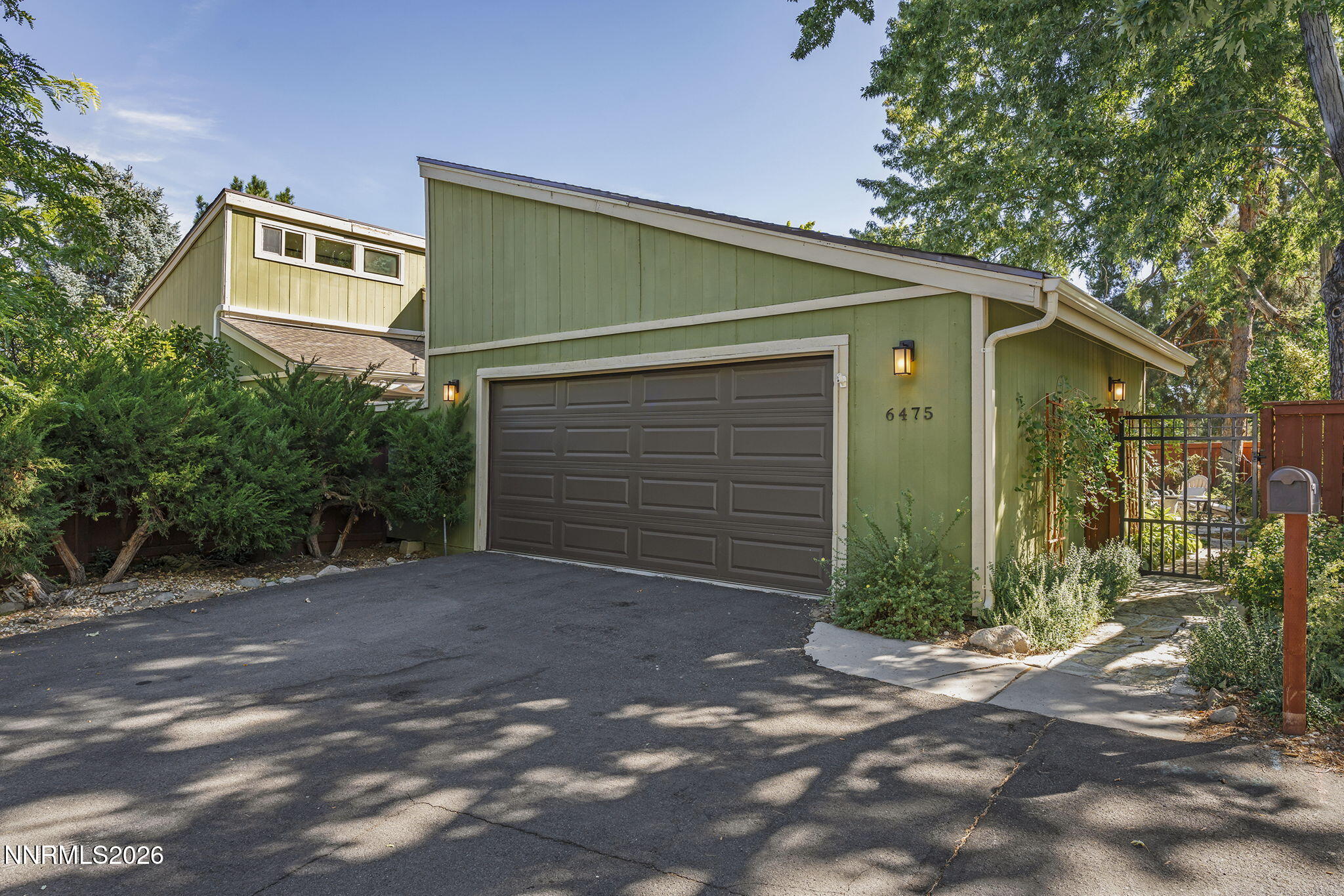 6475 Meadow Hill Drive Property Photo 3