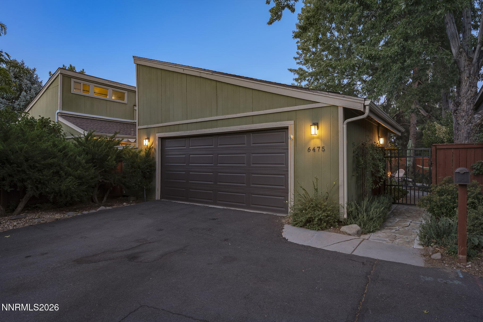 6475 Meadow Hill Drive Property Photo 4
