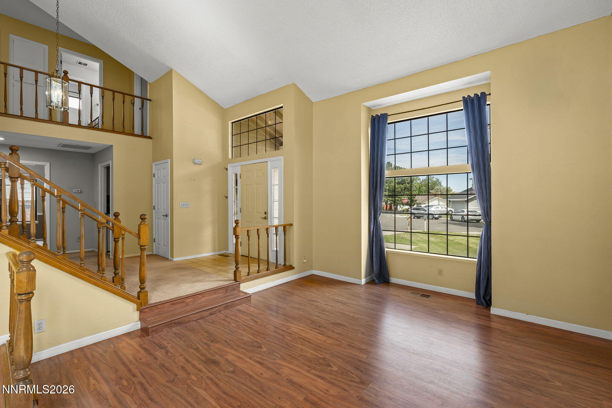 1877 Mountcrest Court Property Photo 3