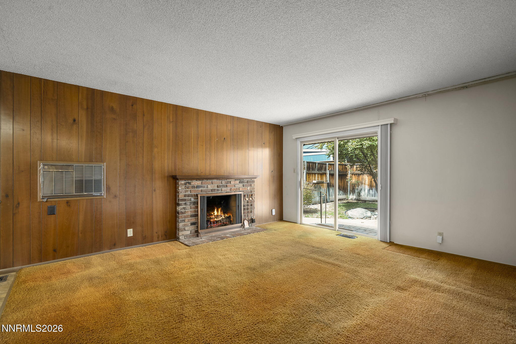 2055 Windsor Way Property Photo 5