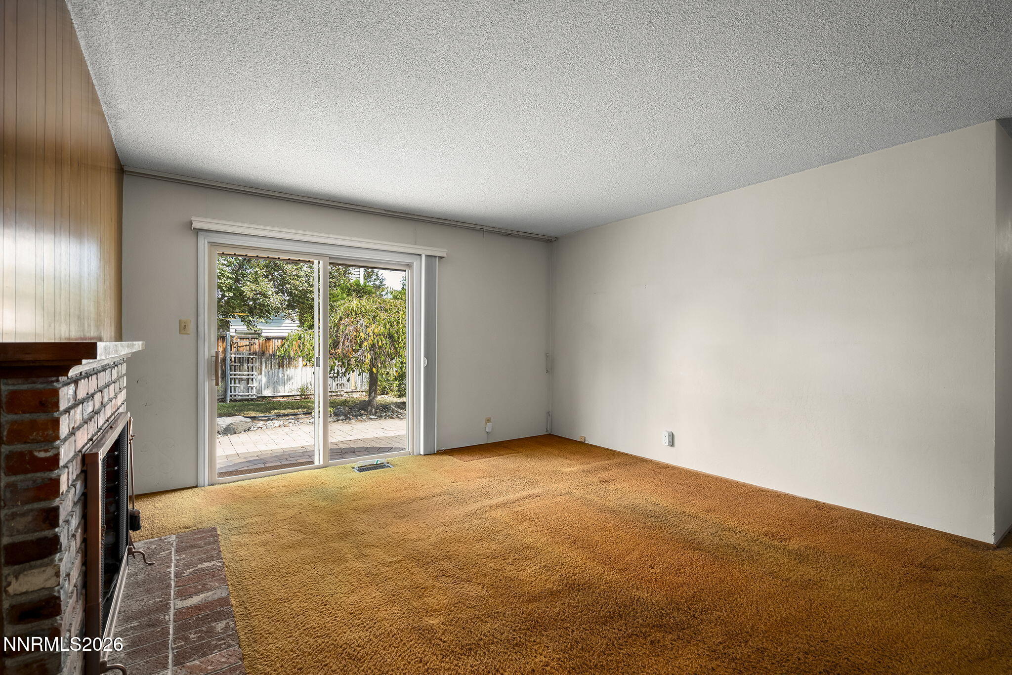2055 Windsor Way Property Photo 6