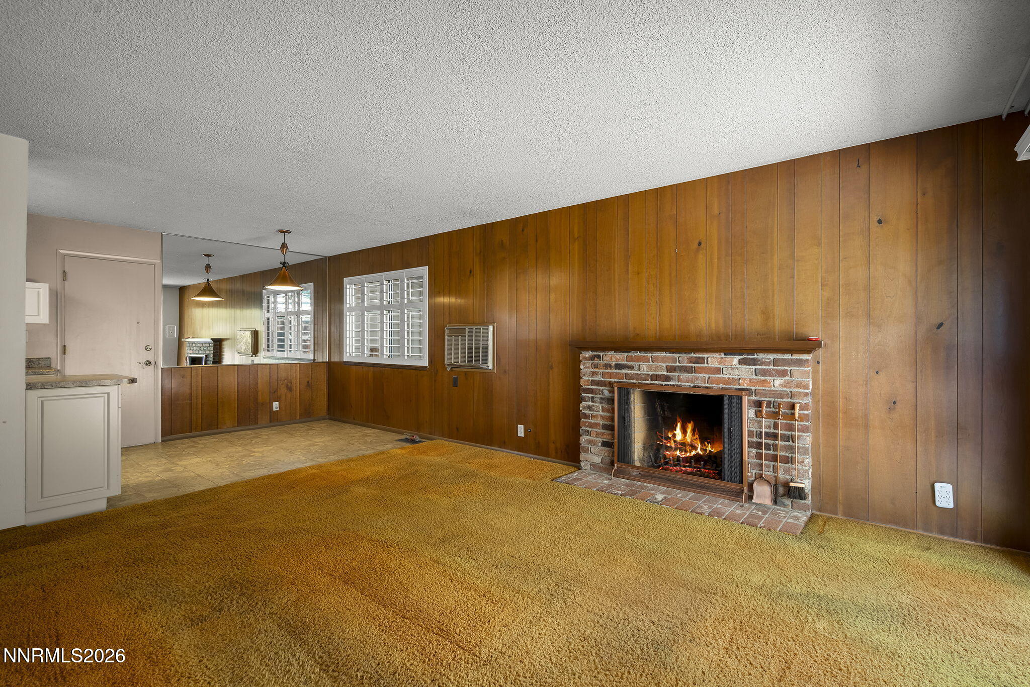 2055 Windsor Way Property Photo 8