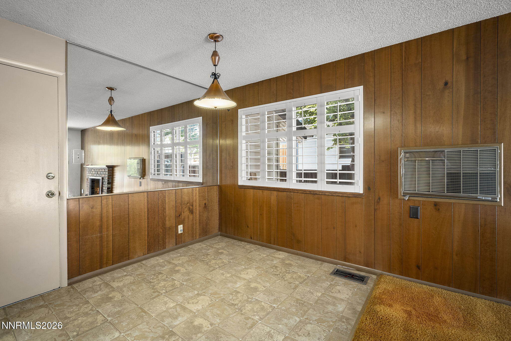 2055 Windsor Way Property Photo 9