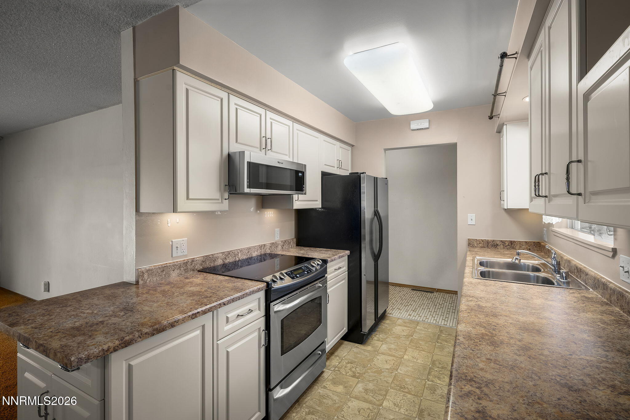 2055 Windsor Way Property Photo 10