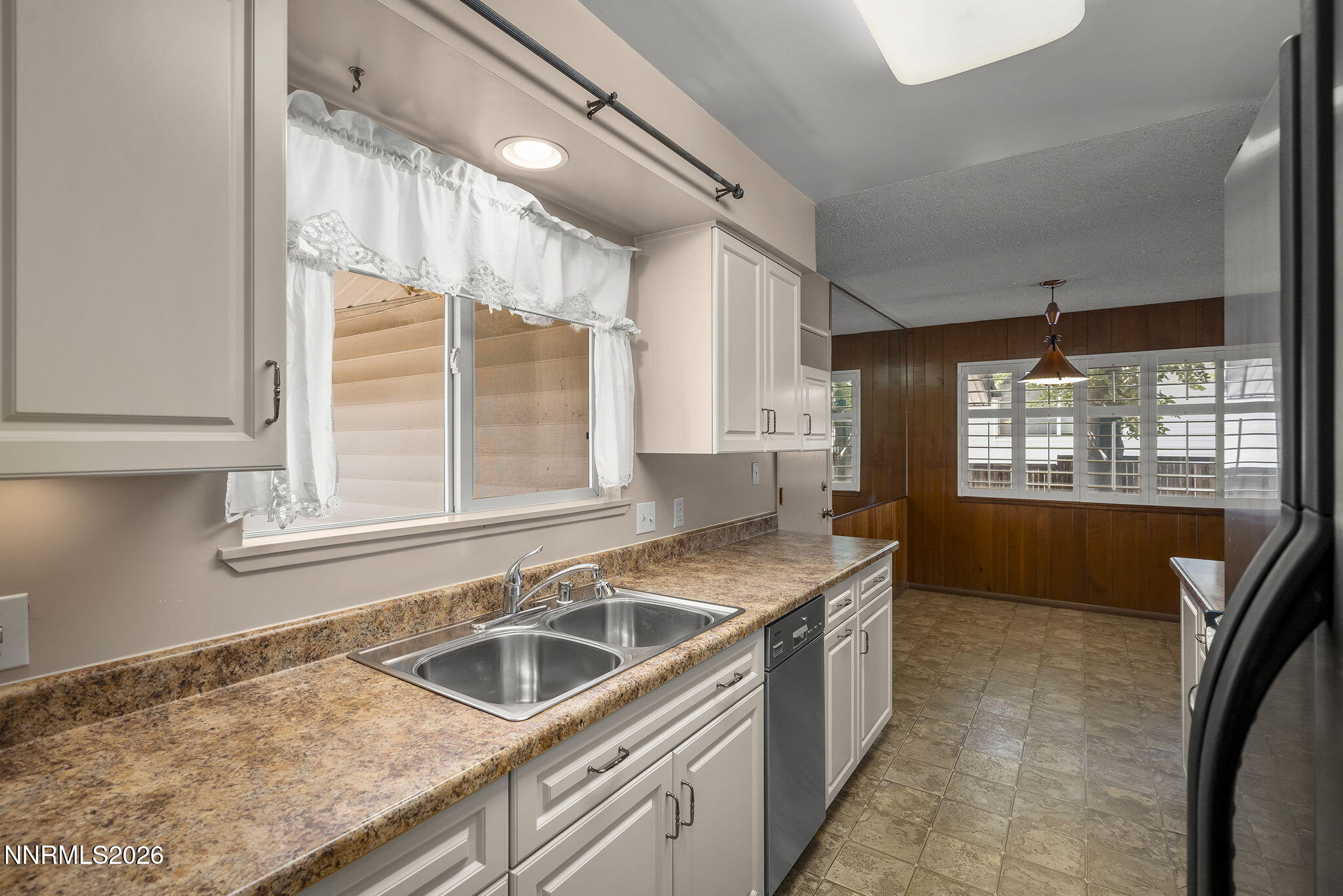 2055 Windsor Way Property Photo 11