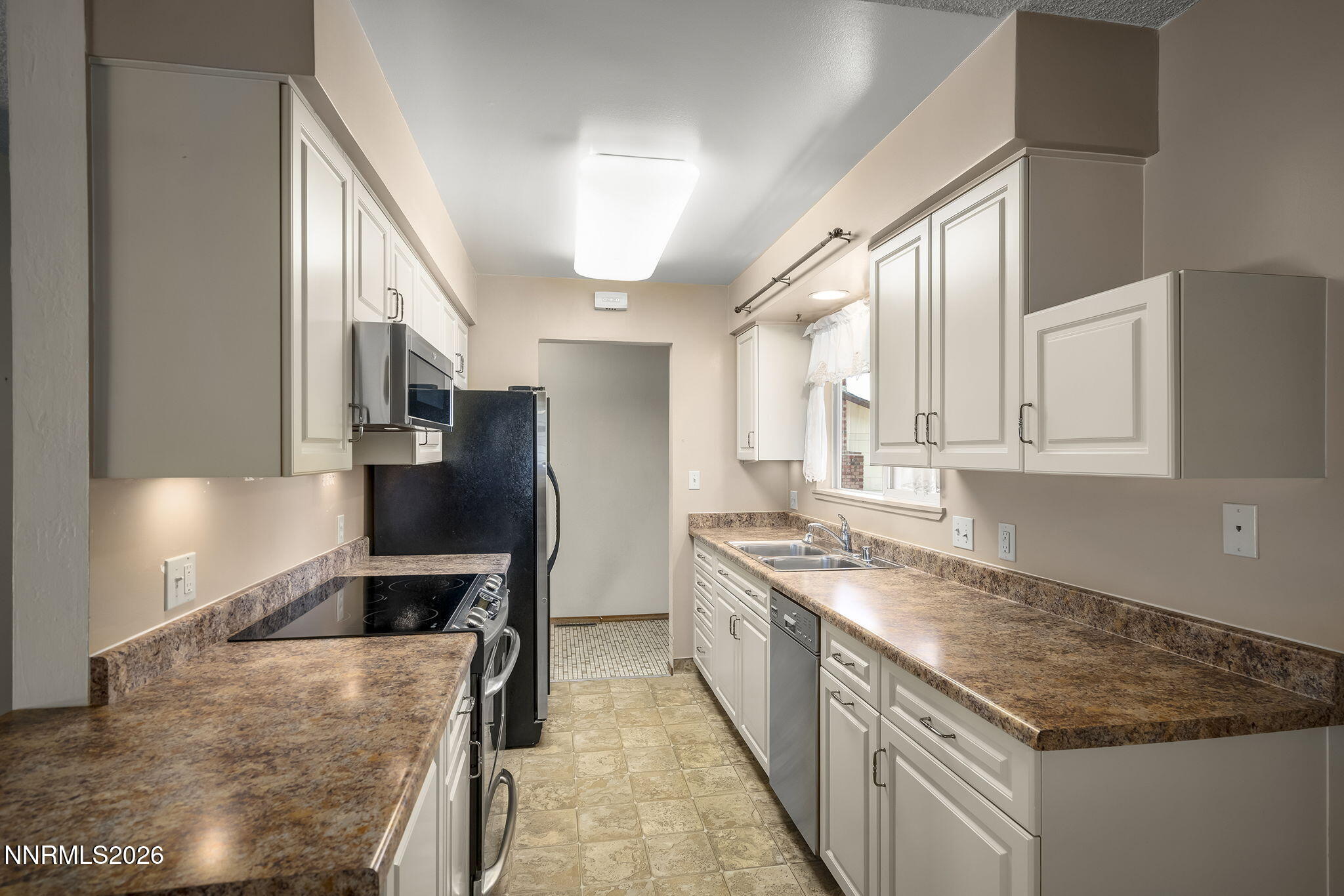 2055 Windsor Way Property Photo 12