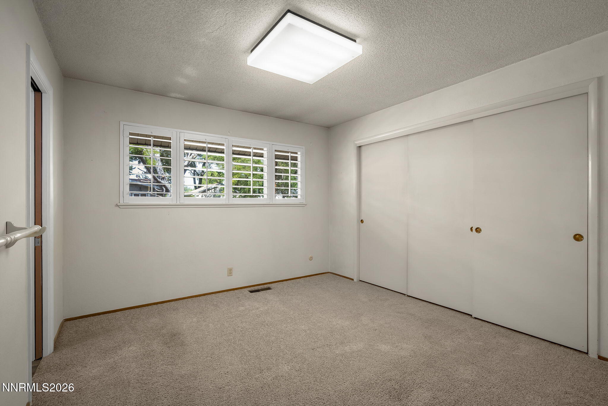 2055 Windsor Way Property Photo 13