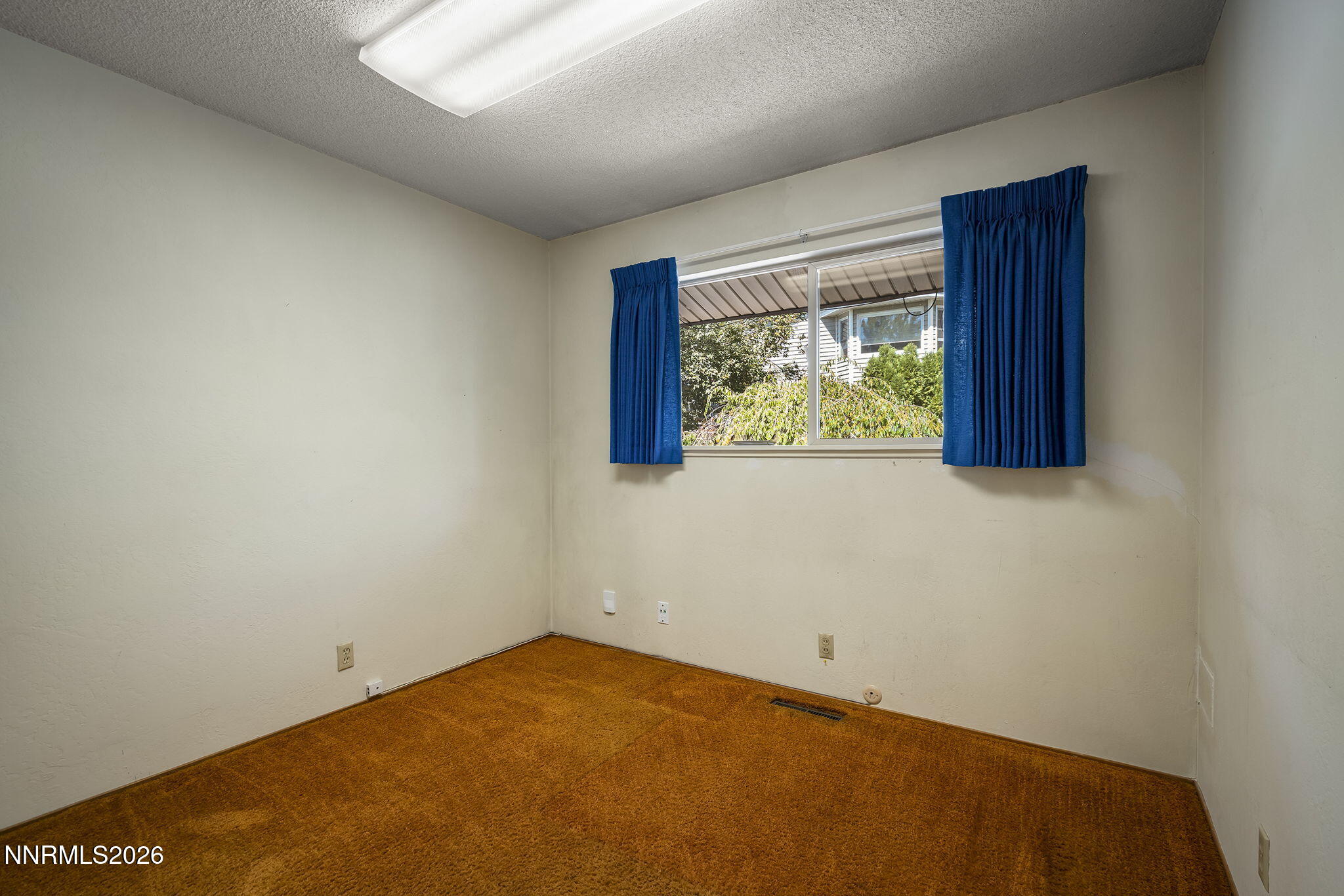2055 Windsor Way Property Photo 15