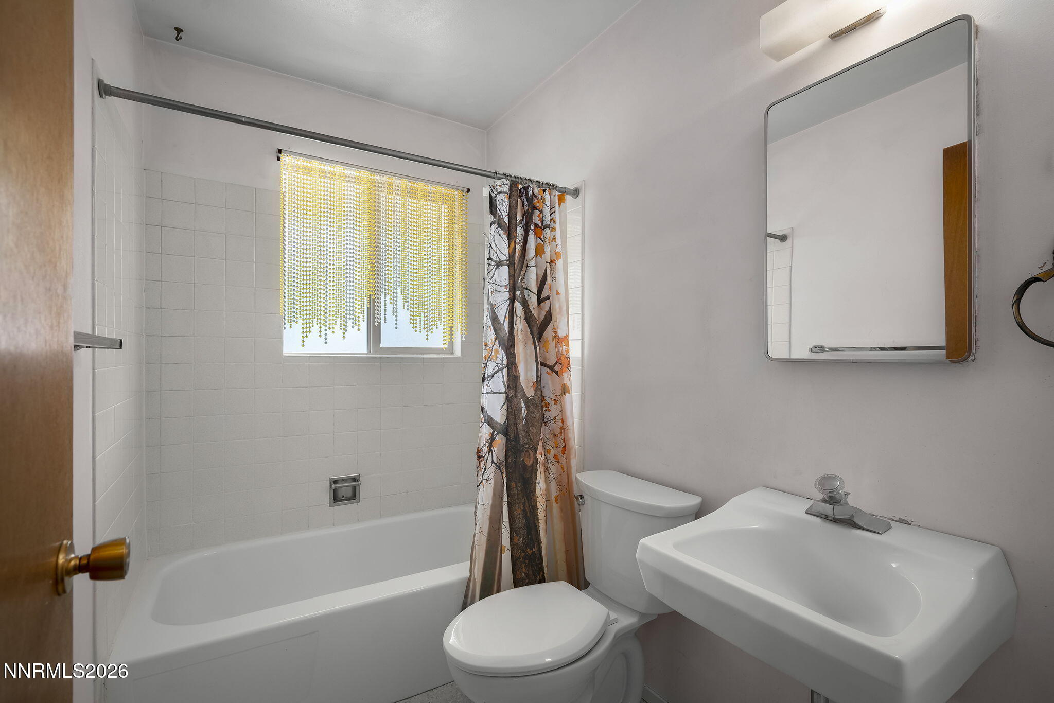 2055 Windsor Way Property Photo 16