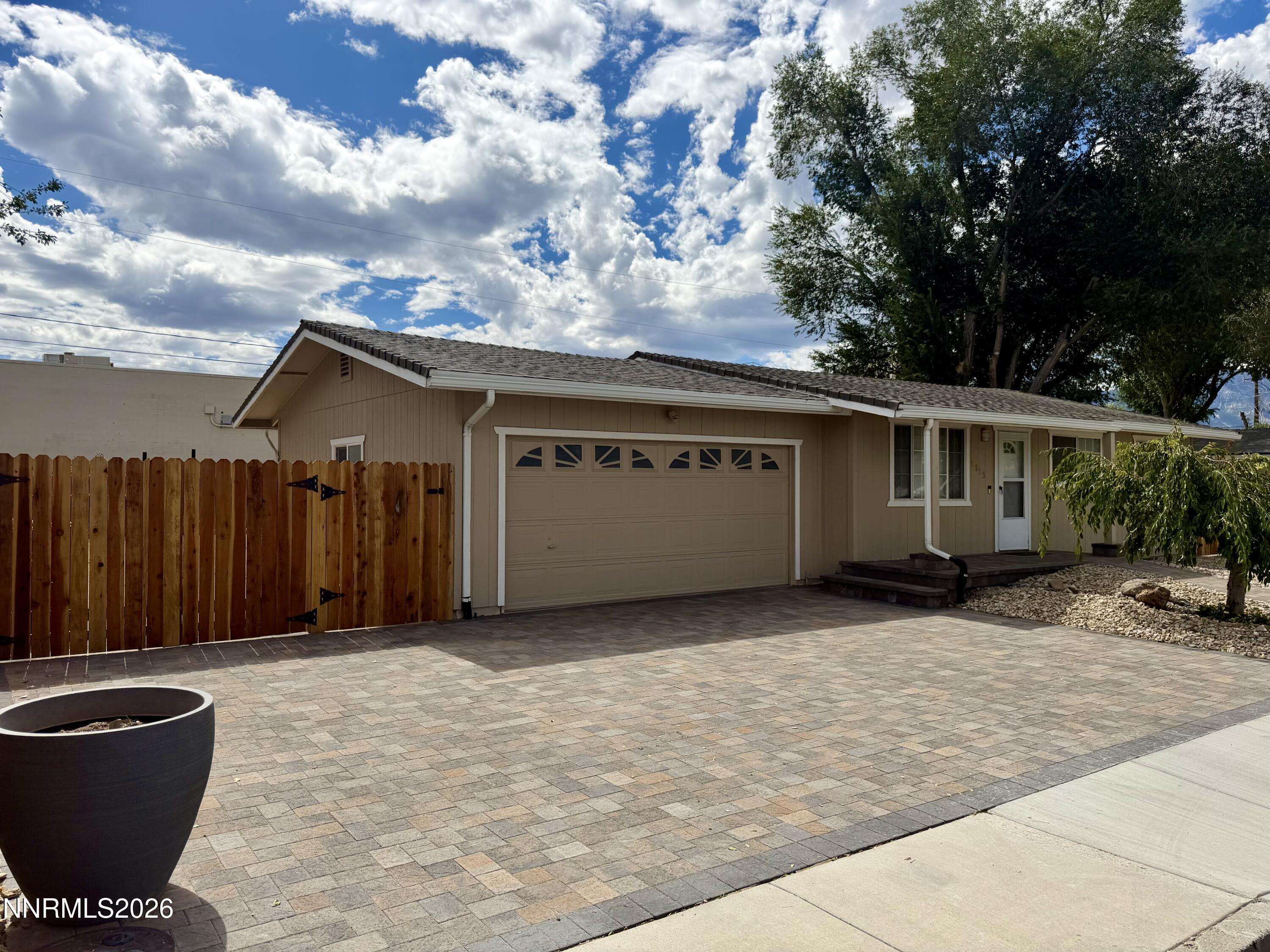 1315 Toiyabe Avenue Property Photo 2