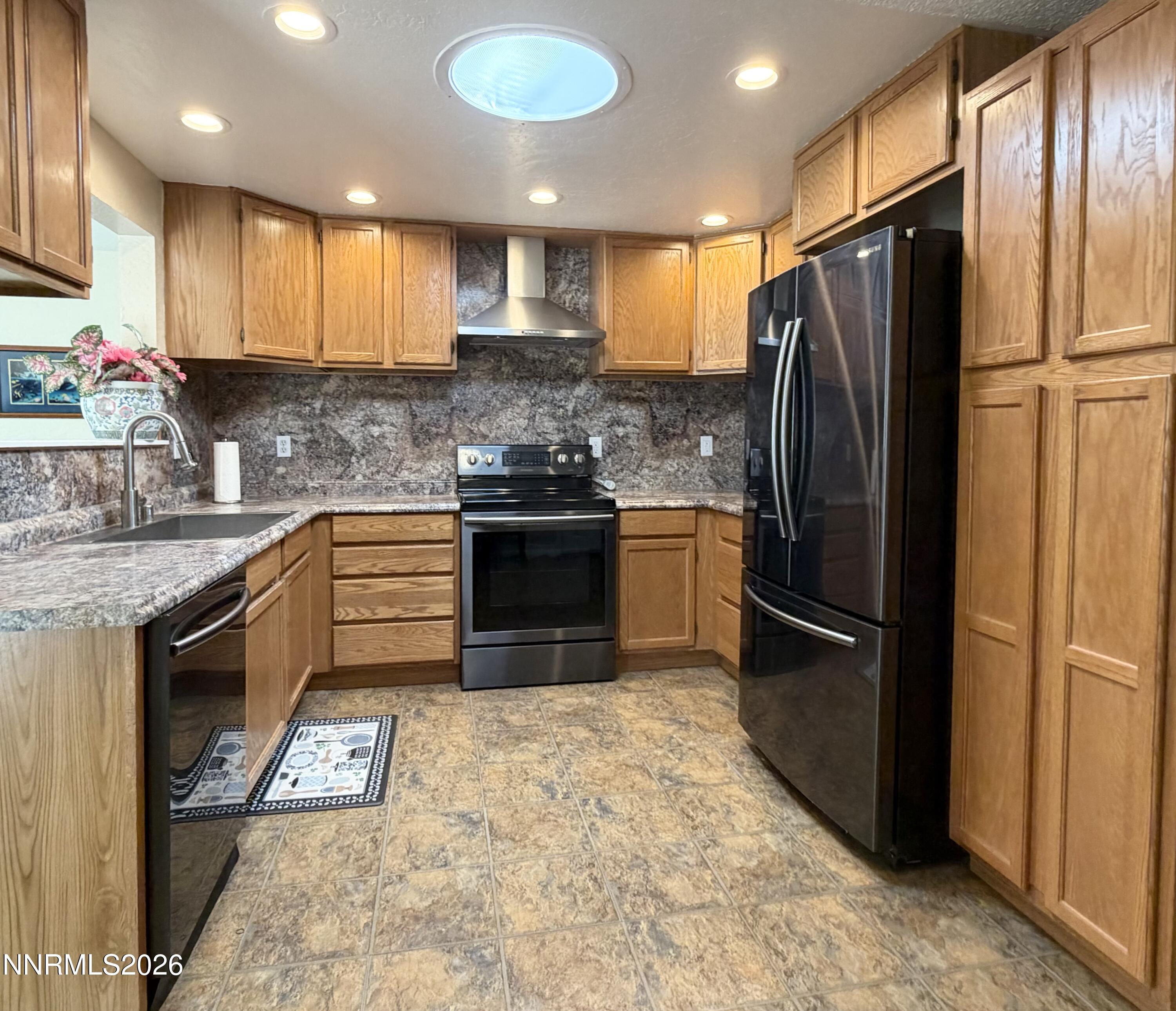 1315 Toiyabe Avenue Property Photo 9
