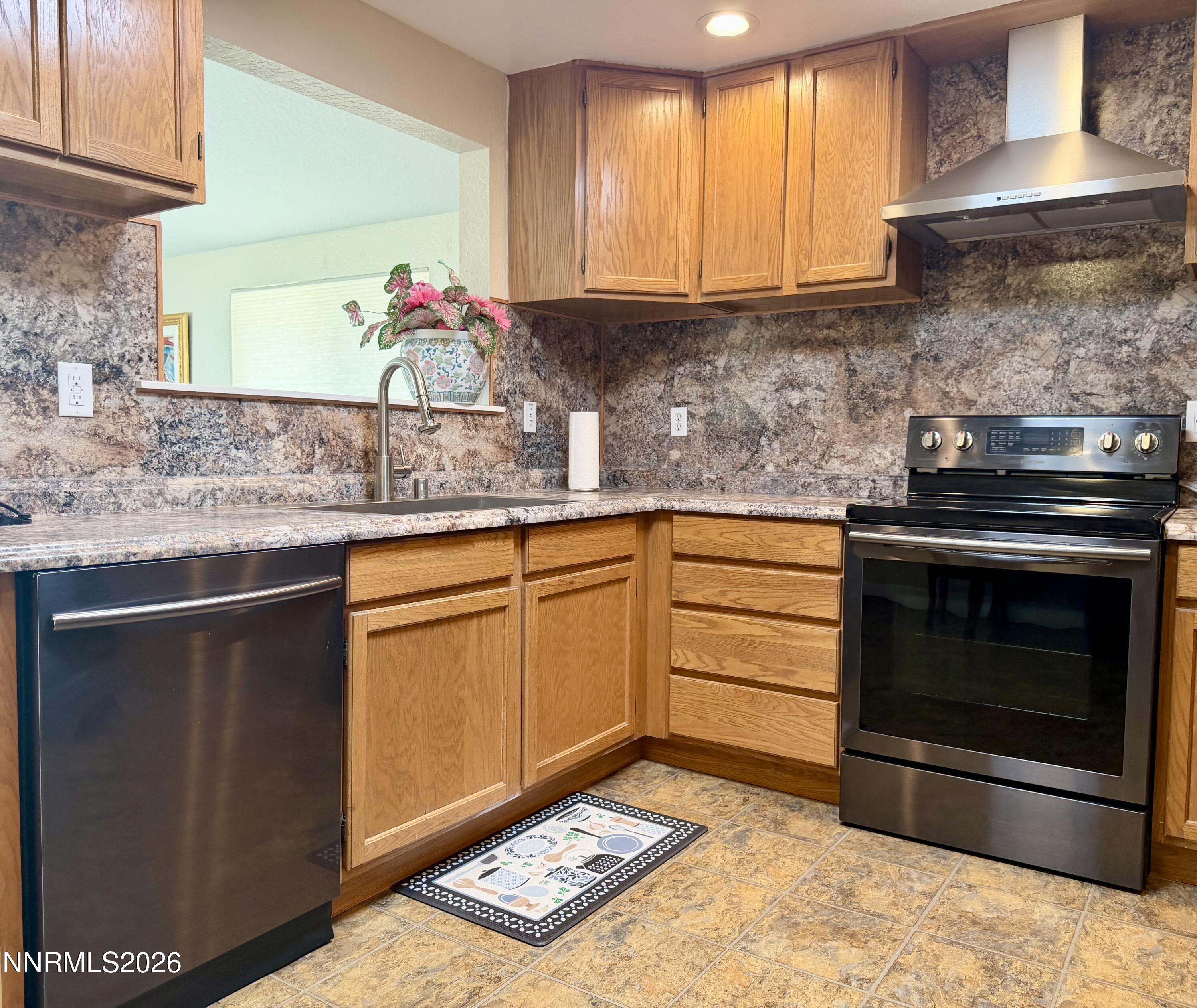 1315 Toiyabe Avenue Property Photo 12