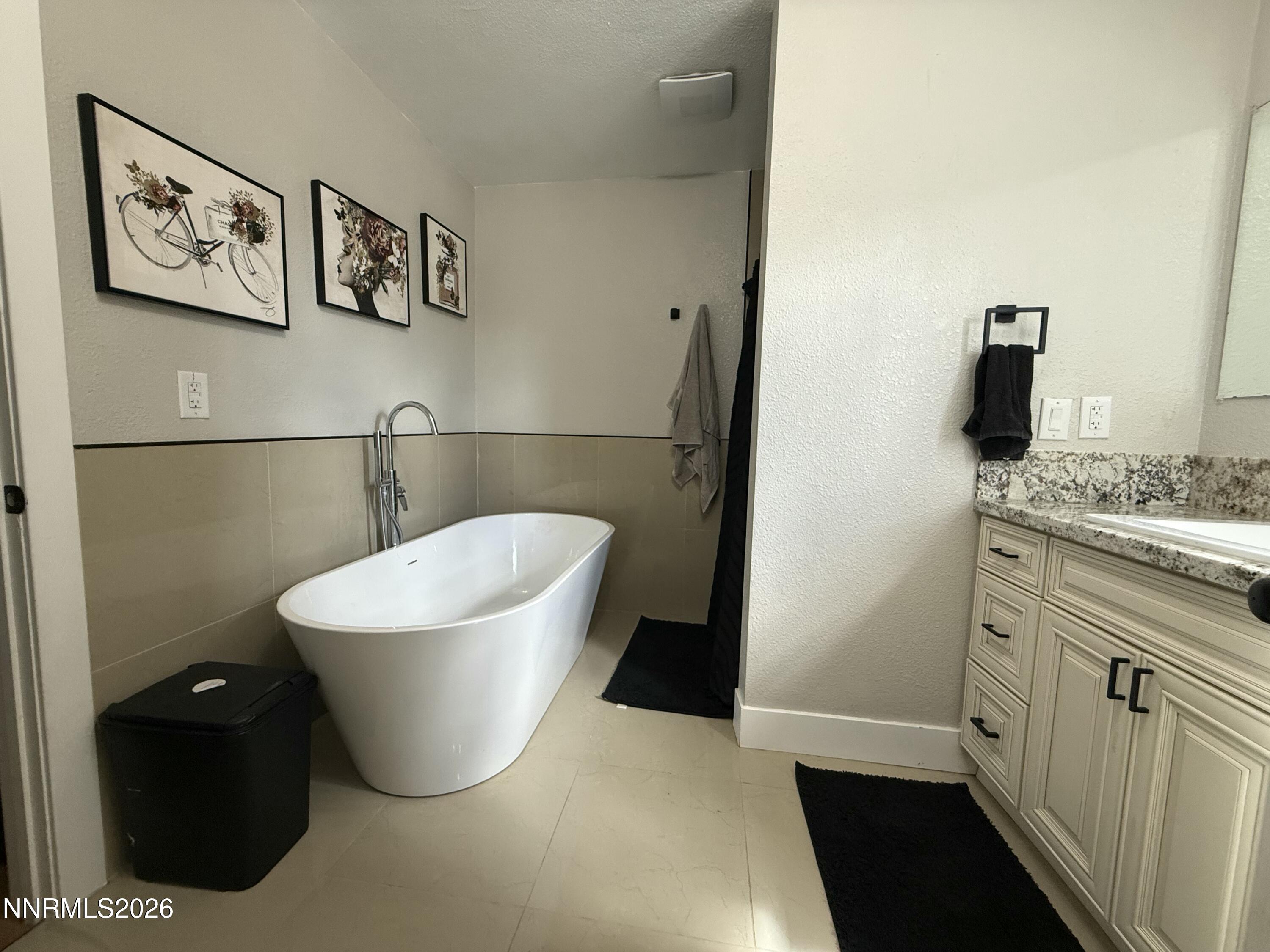 4090 Capitol View Drive Property Photo 11