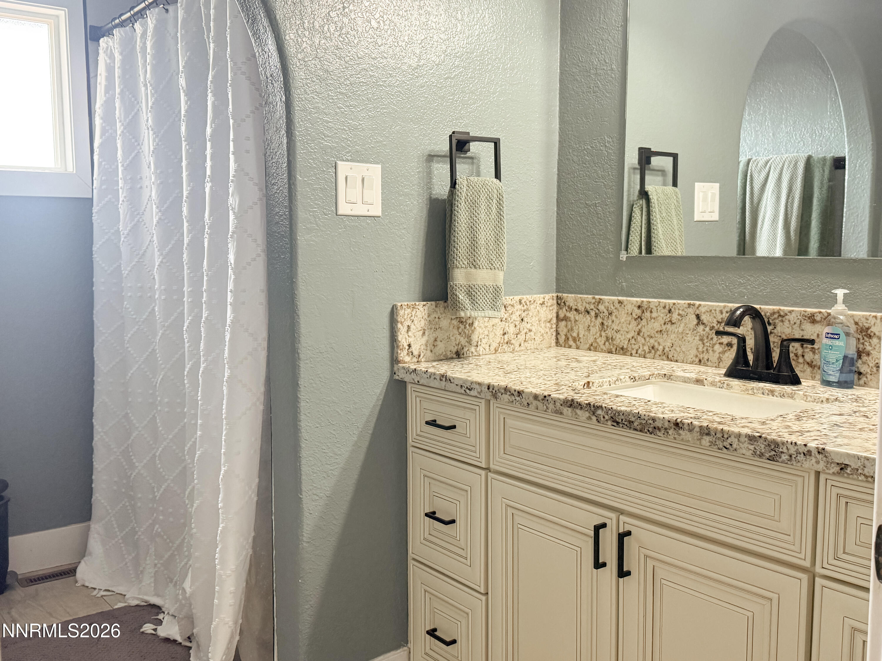 4090 Capitol View Drive Property Photo 15