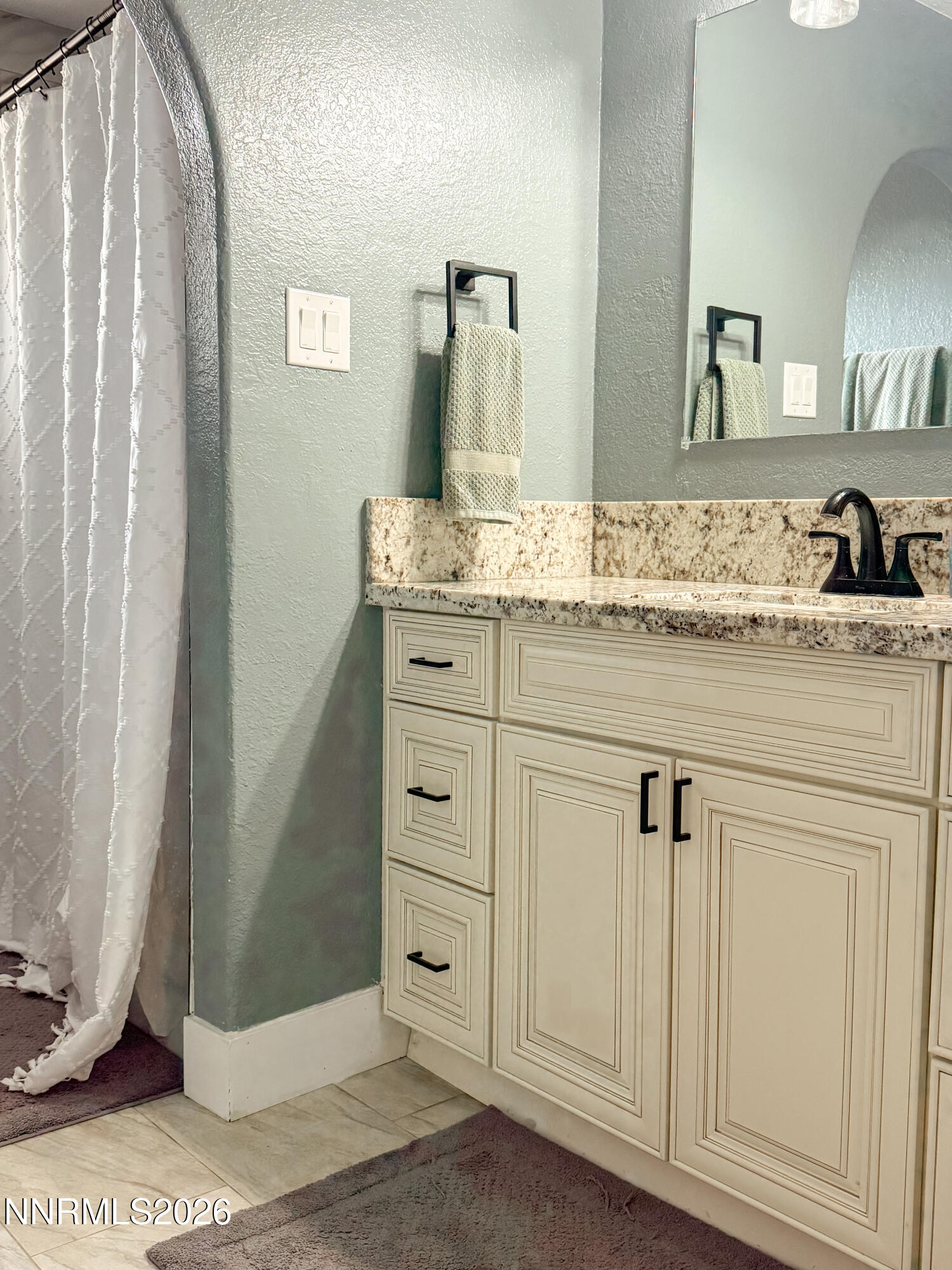 4090 Capitol View Drive Property Photo 16