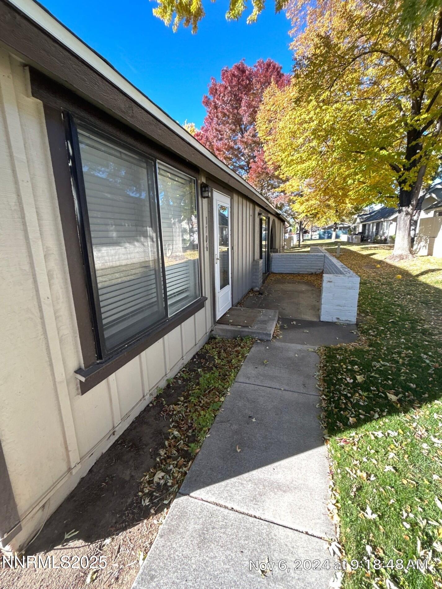 1706 London Circle Property Photo 2