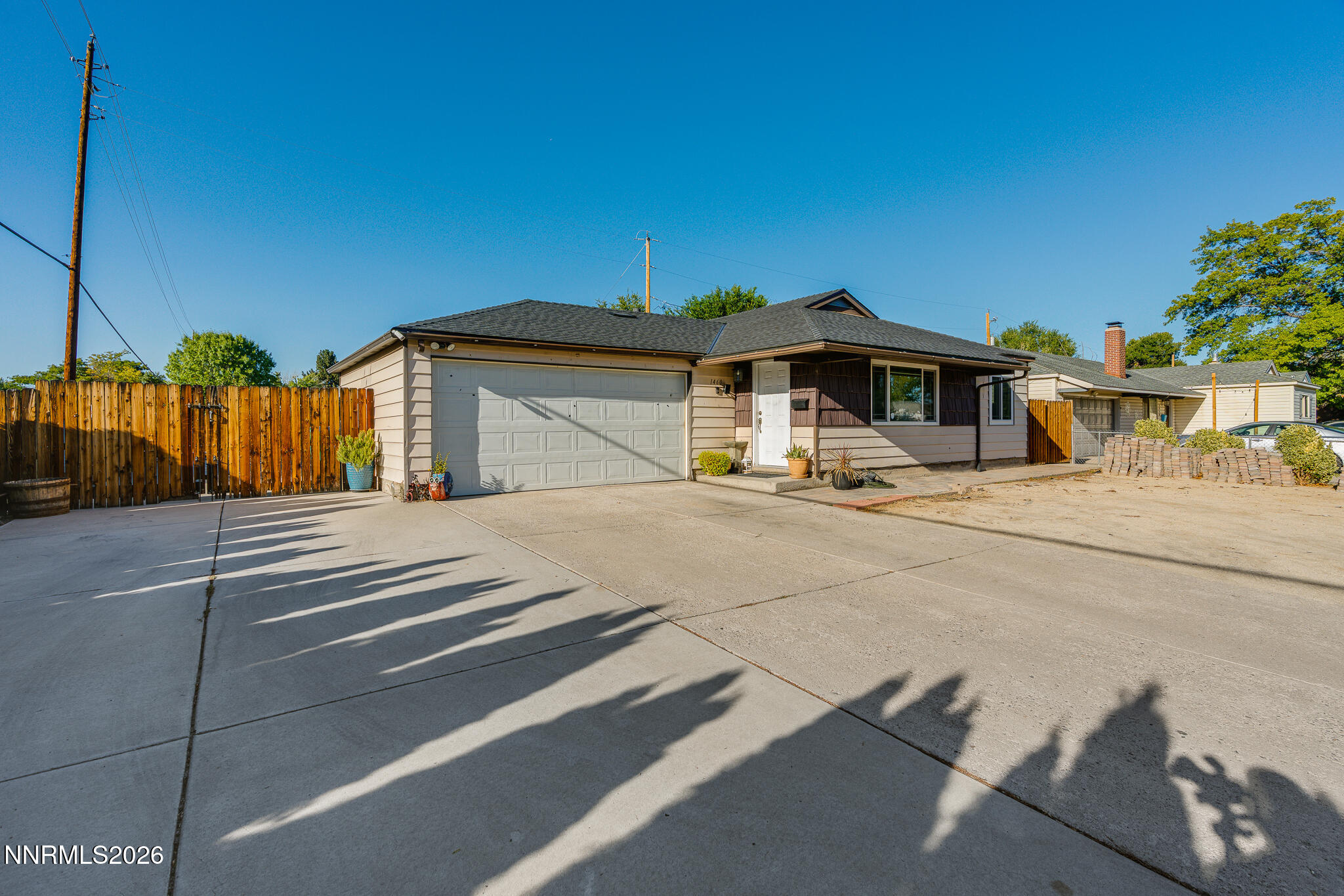 1460 Russell Way Property Photo 2
