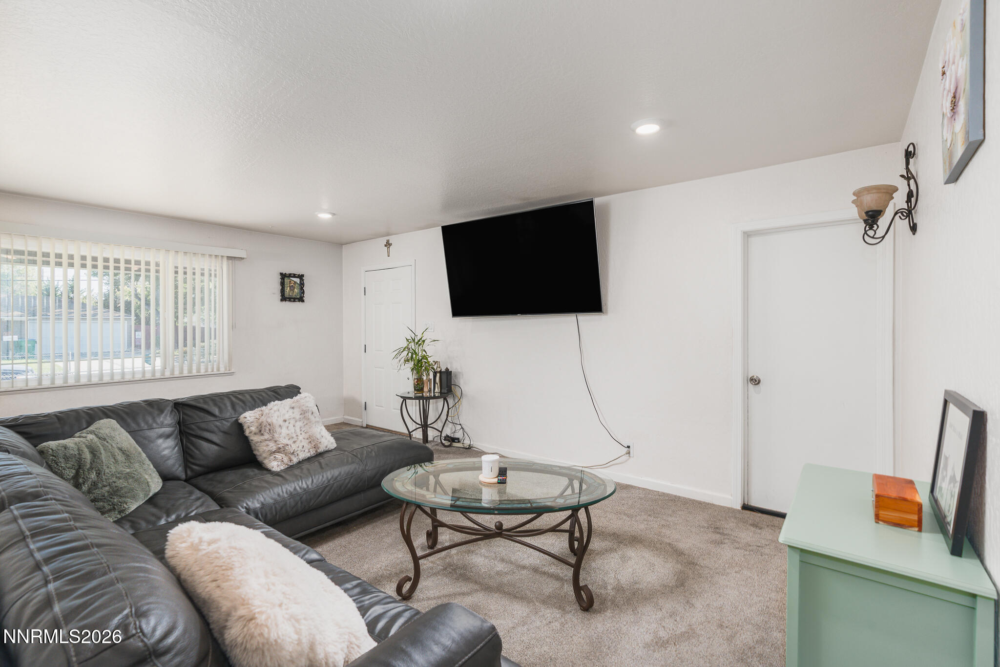 1460 Russell Way Property Photo 6