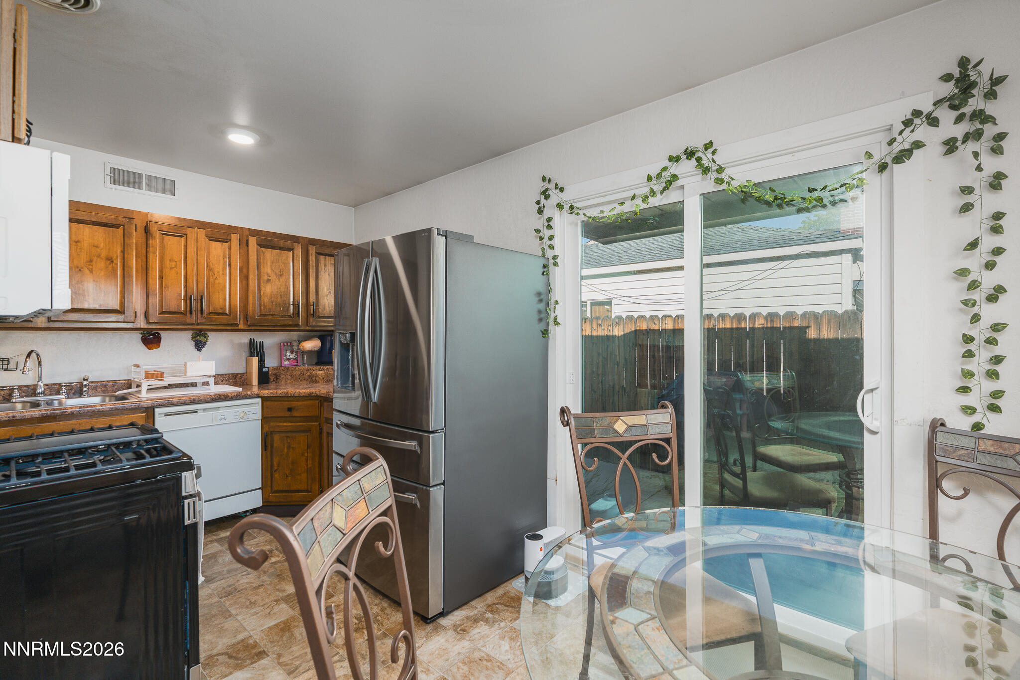 1460 Russell Way Property Photo 10