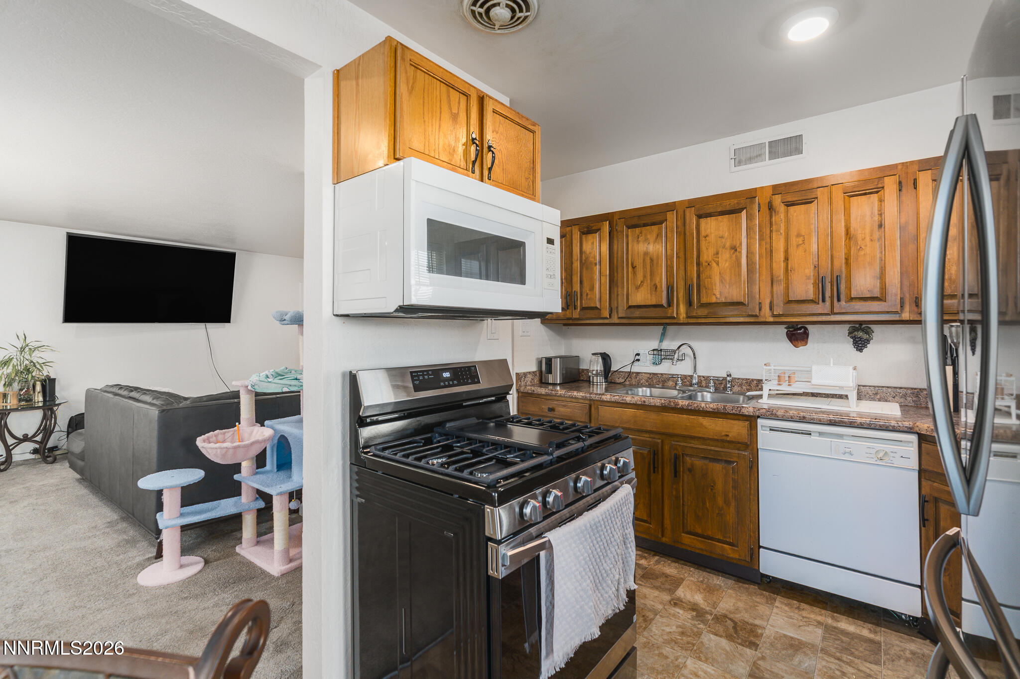 1460 Russell Way Property Photo 13