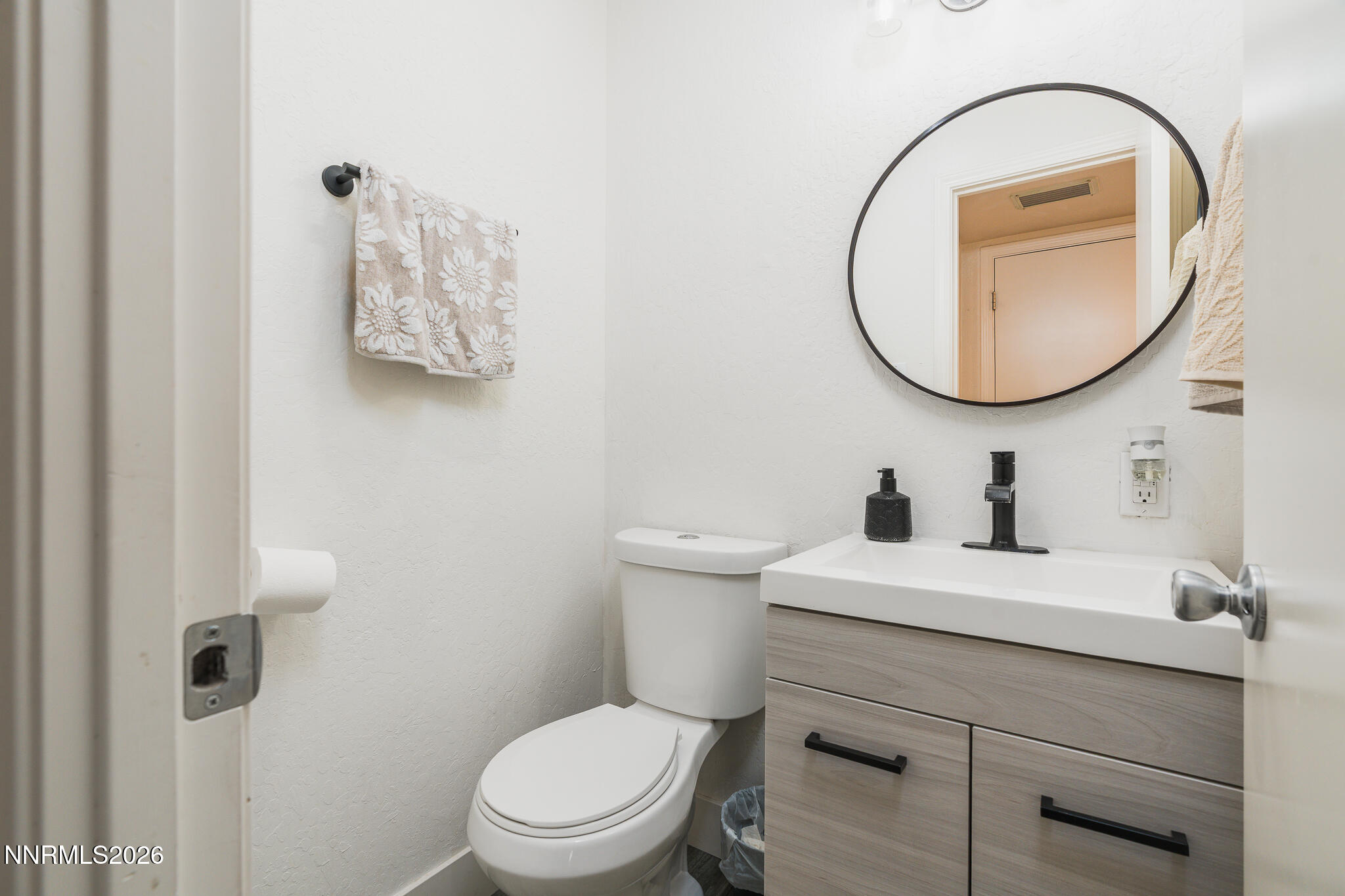 1460 Russell Way Property Photo 22