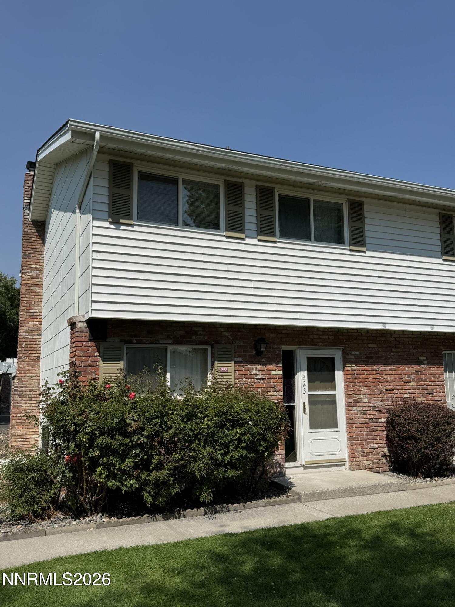 223 Smithridge Park Property Photo 2