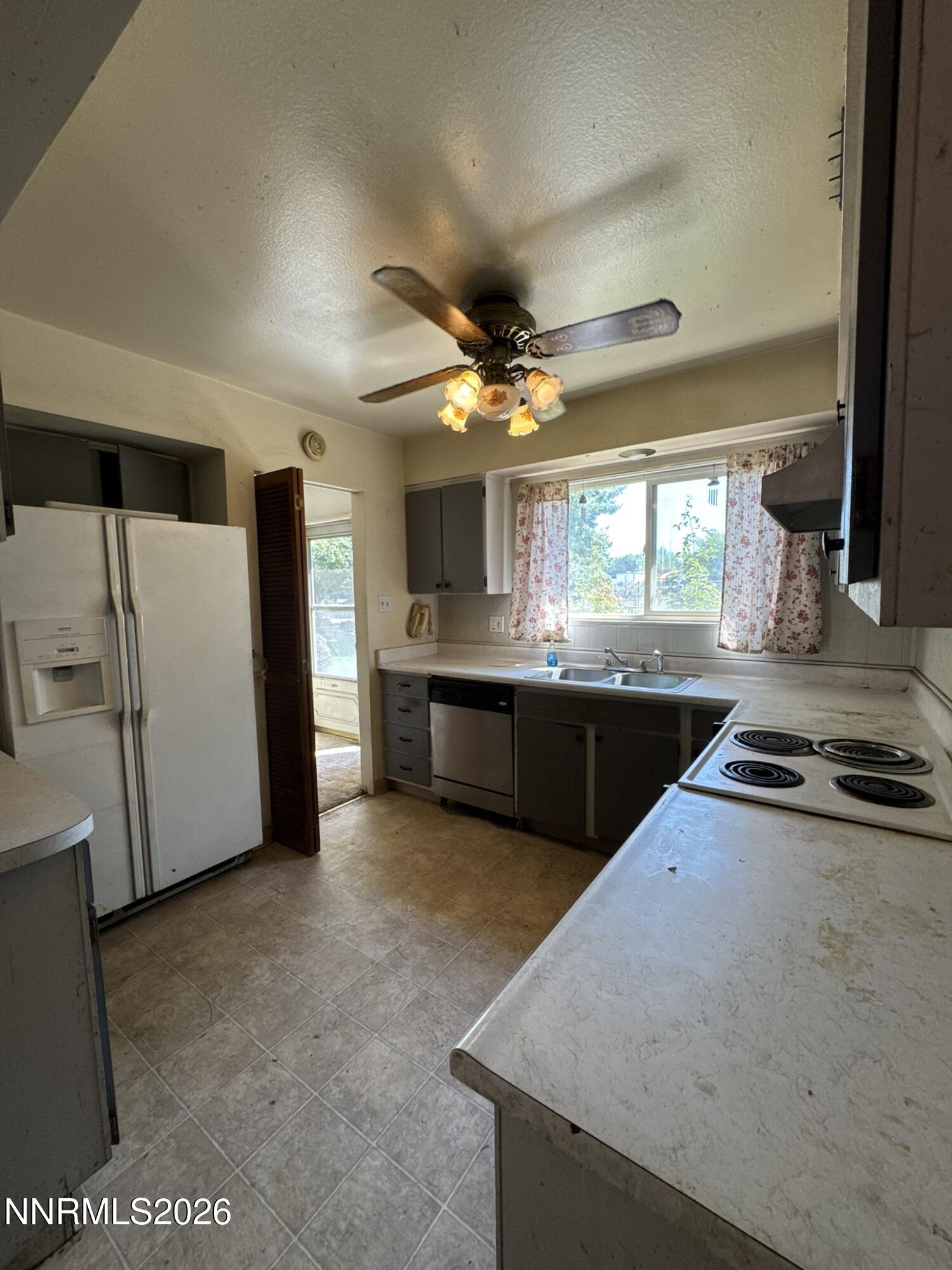 223 Smithridge Park Property Photo 8