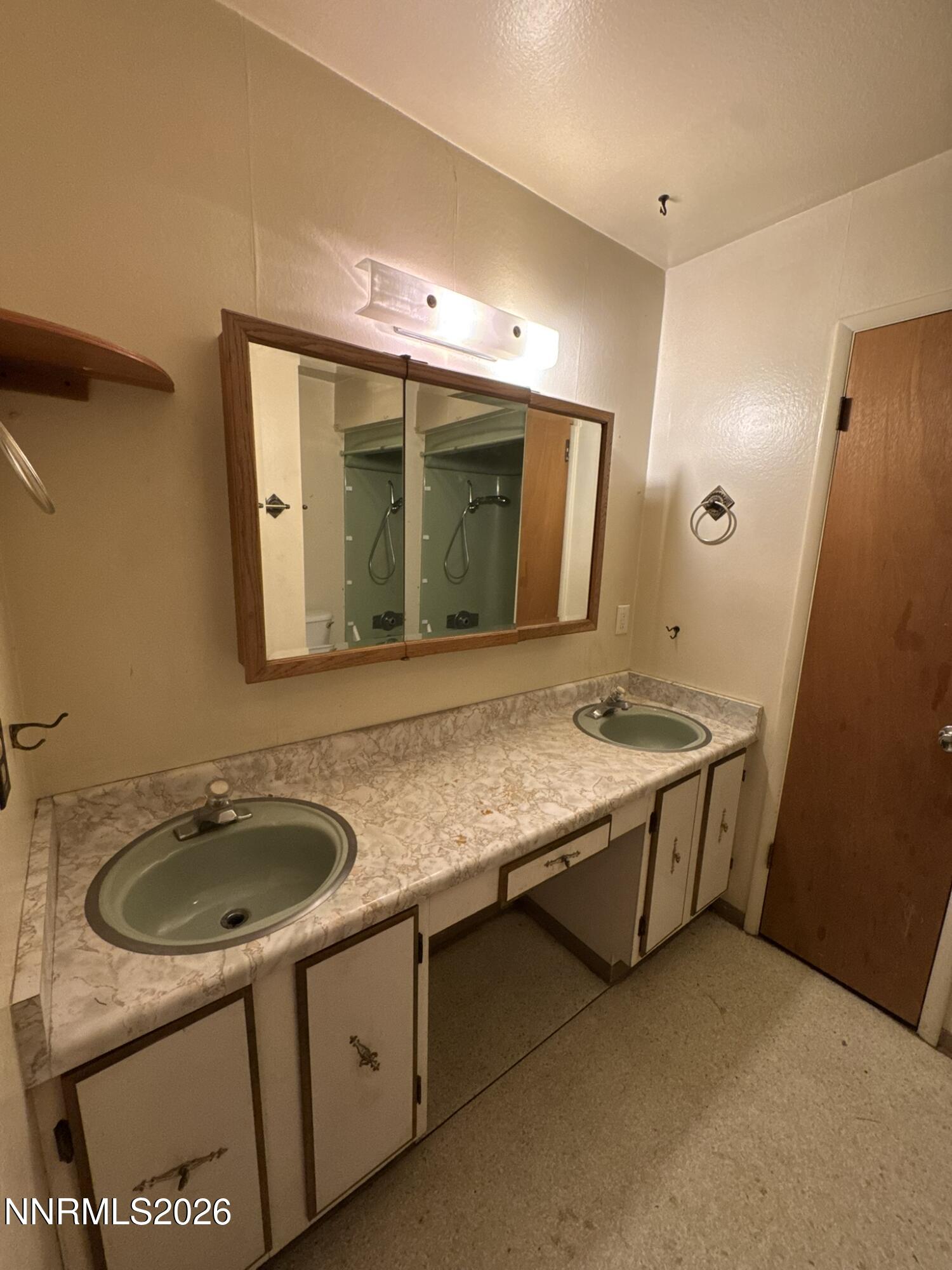 223 Smithridge Park Property Photo 15