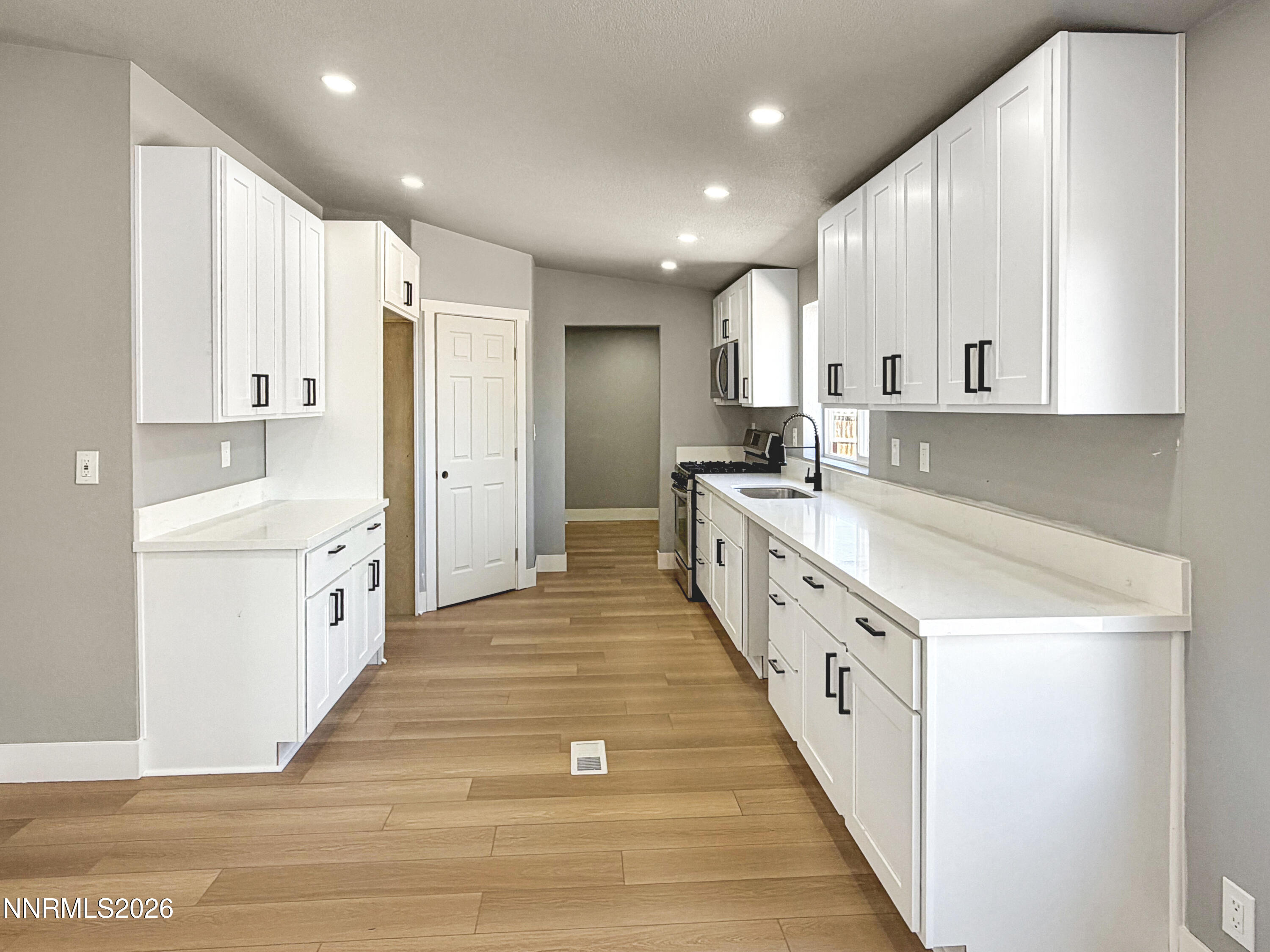 5510 Vanessa Drive Property Photo 4